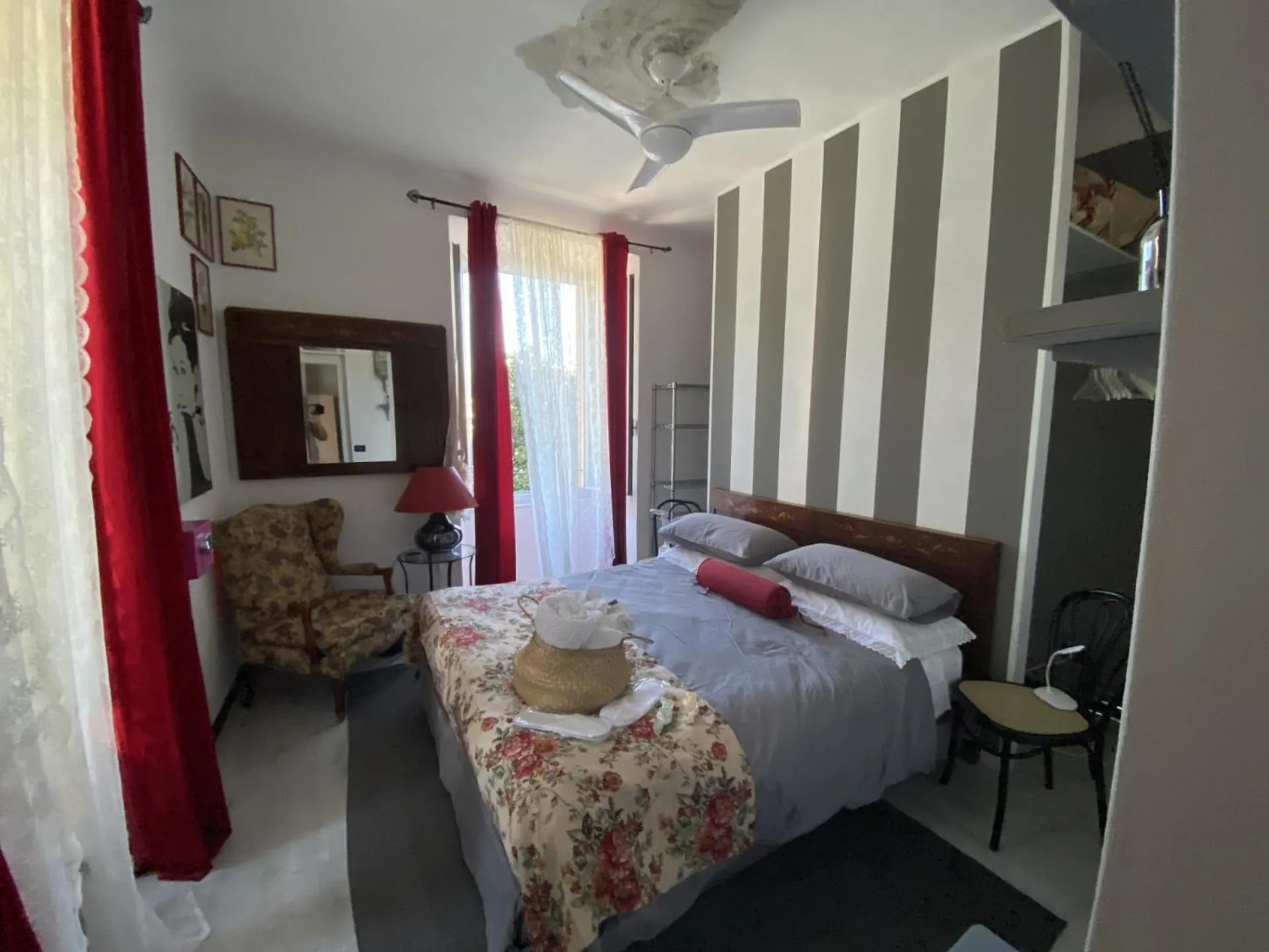 Bedroom, Bed in A4
