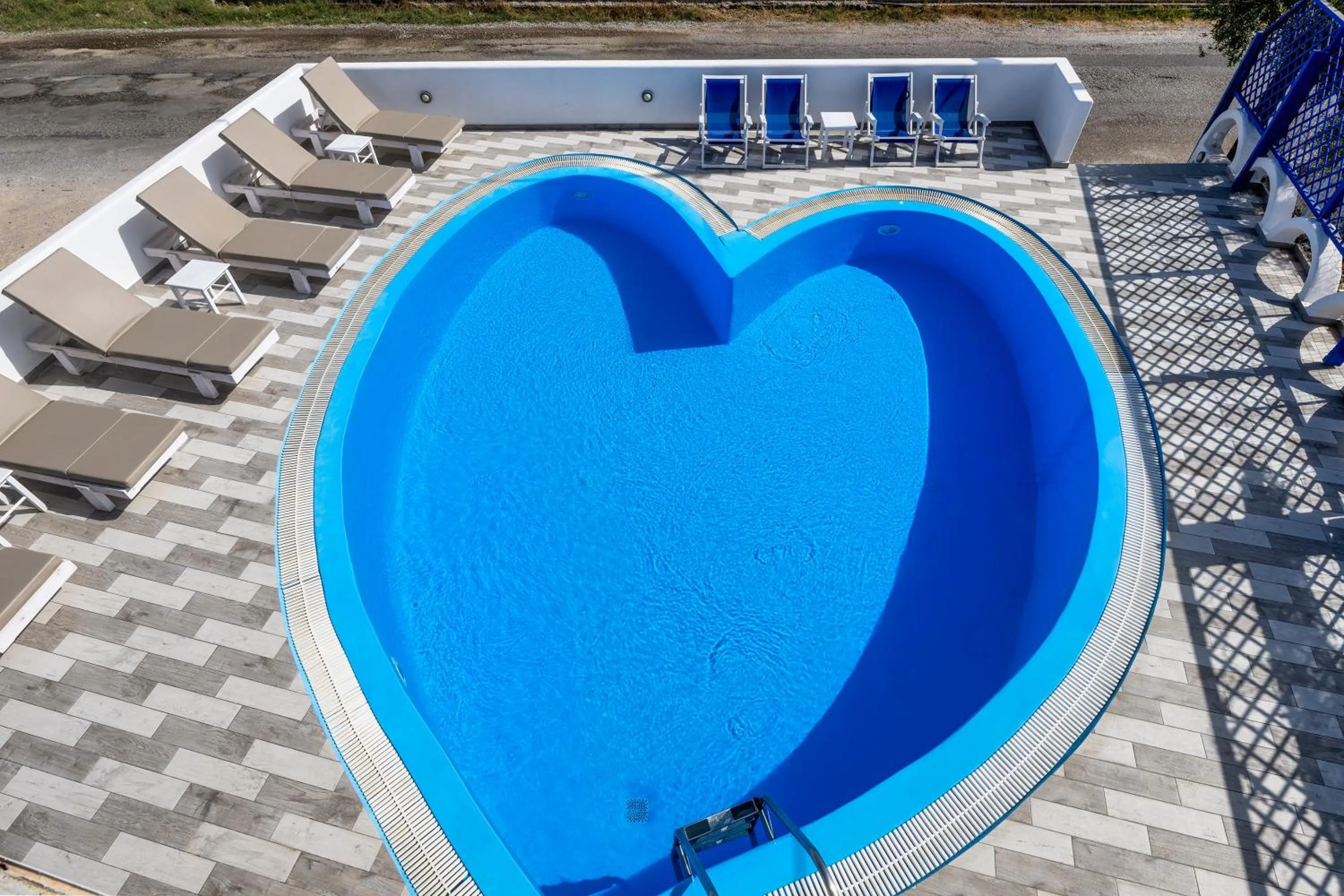 Swimming pool in Honeymoon Beach Studios