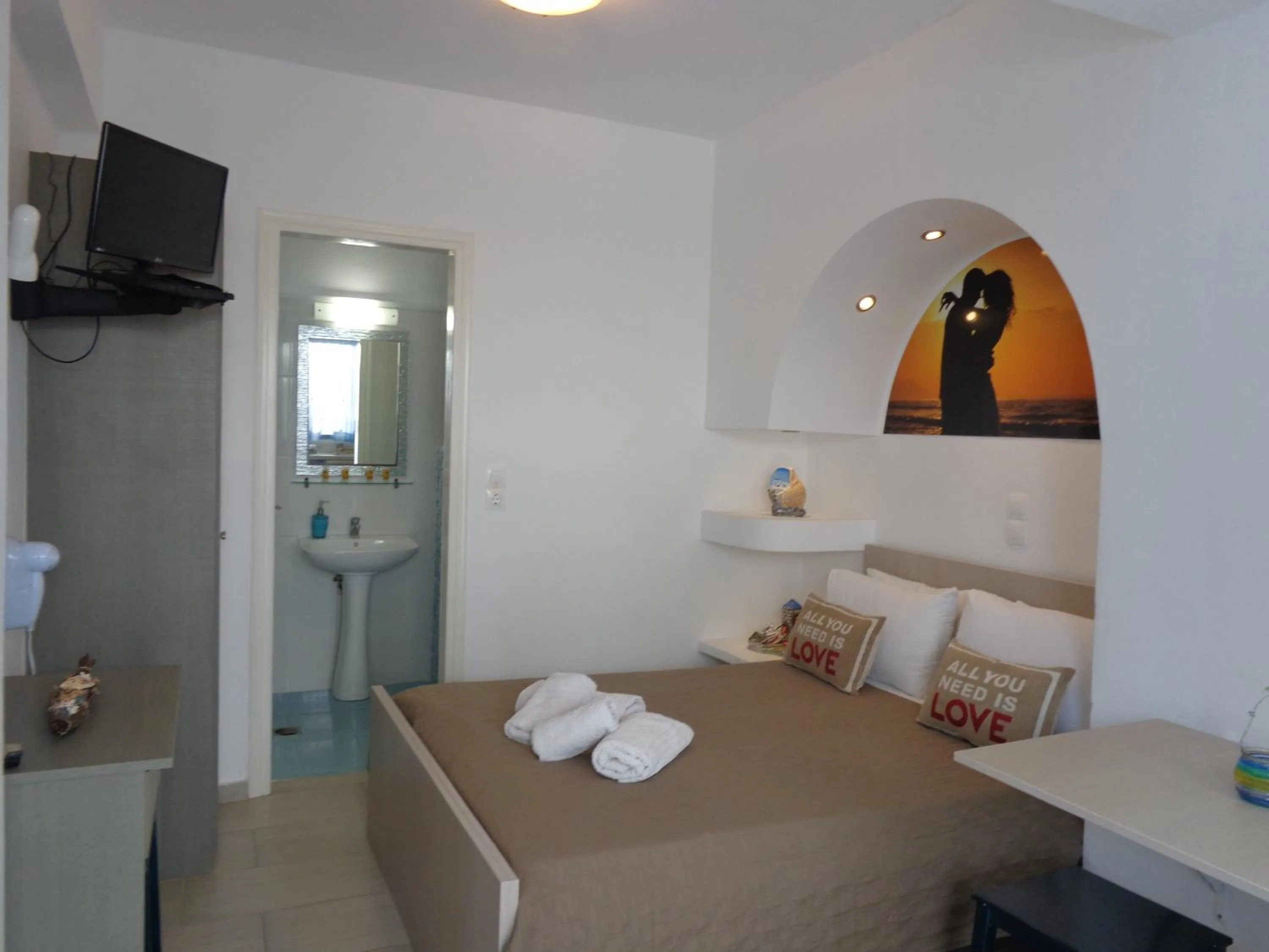 Bed in Honeymoon Beach Studios