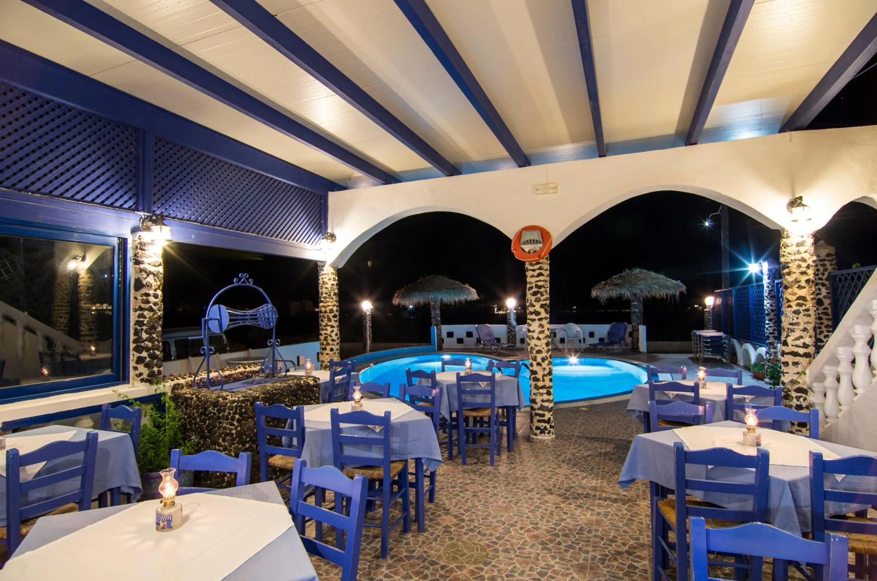 Restaurant/places to eat in Honeymoon Beach Studios