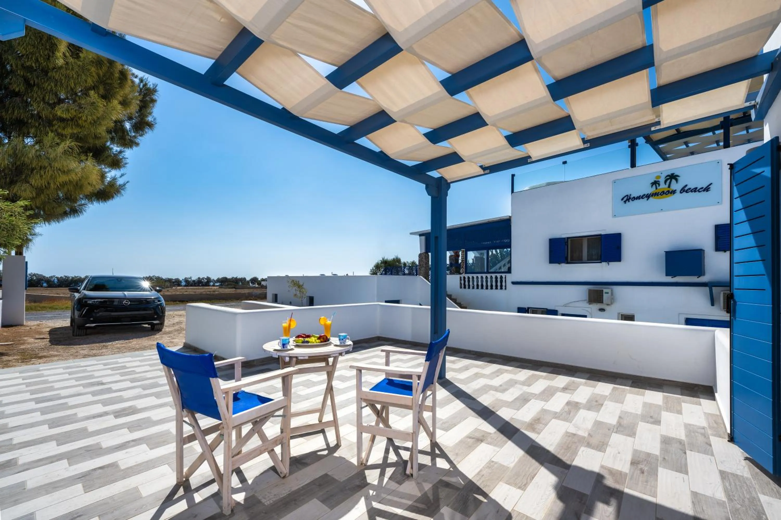 Sea view in Honeymoon Beach Studios