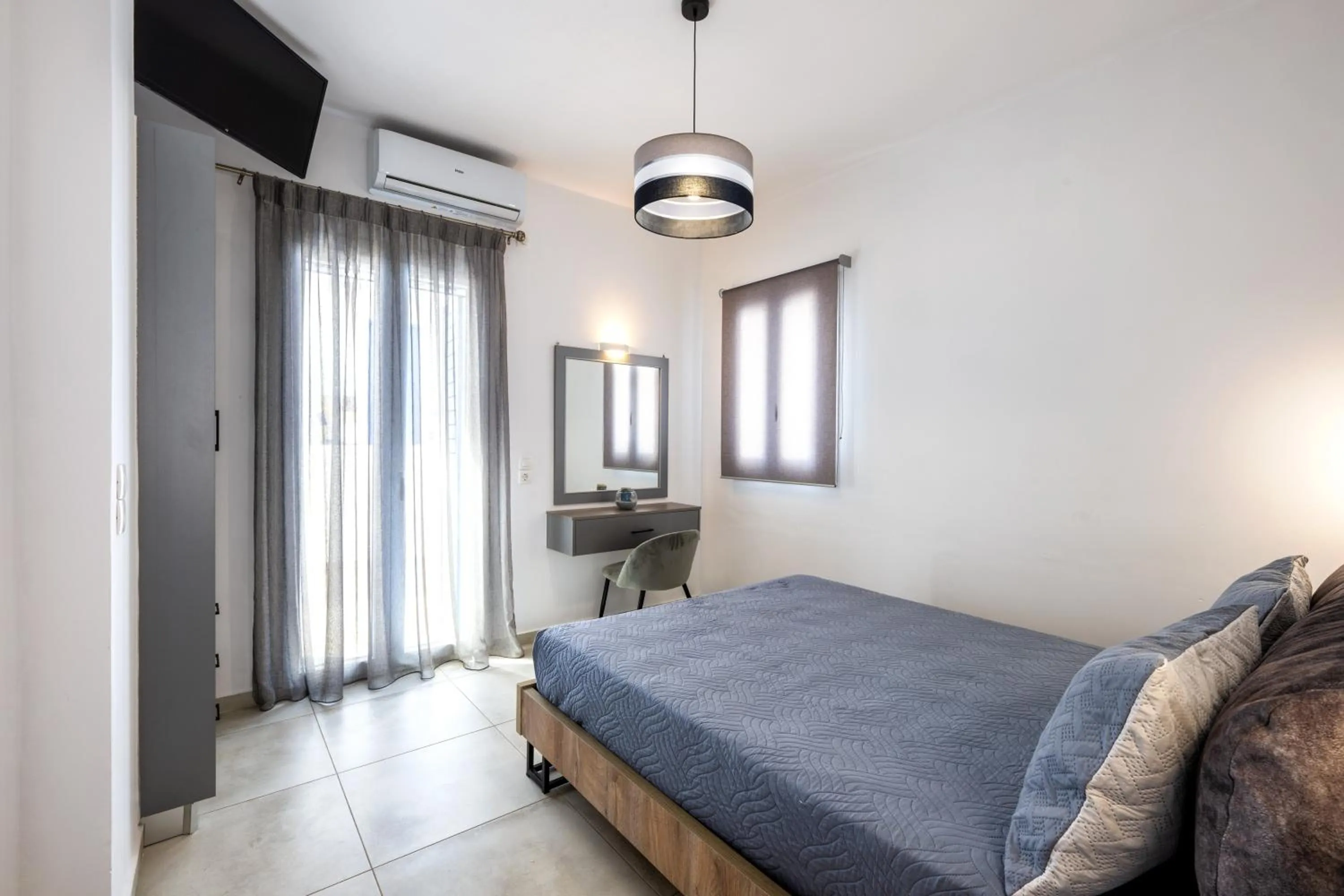 Bed in Honeymoon Beach Studios