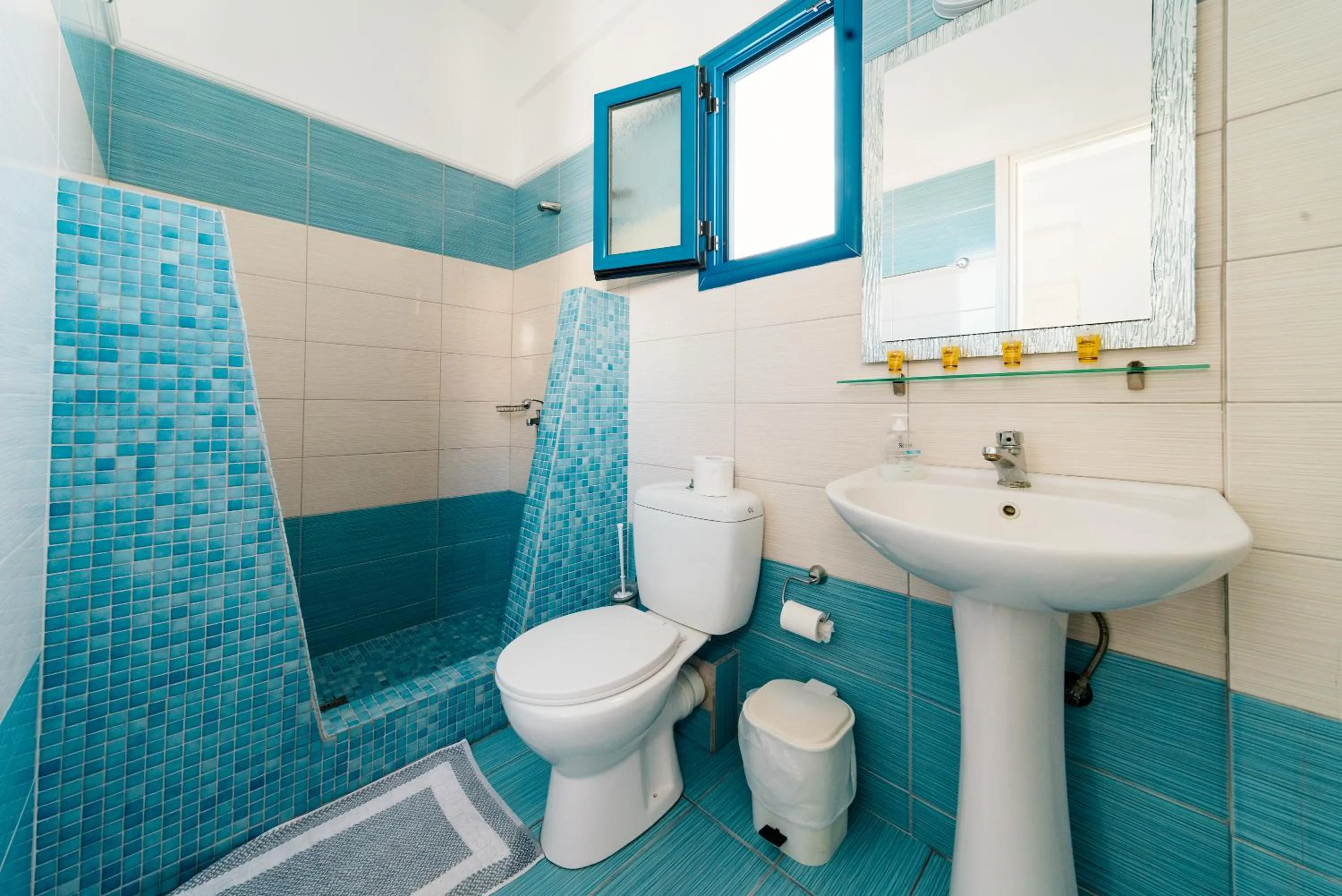 Toilet in Honeymoon Beach Studios