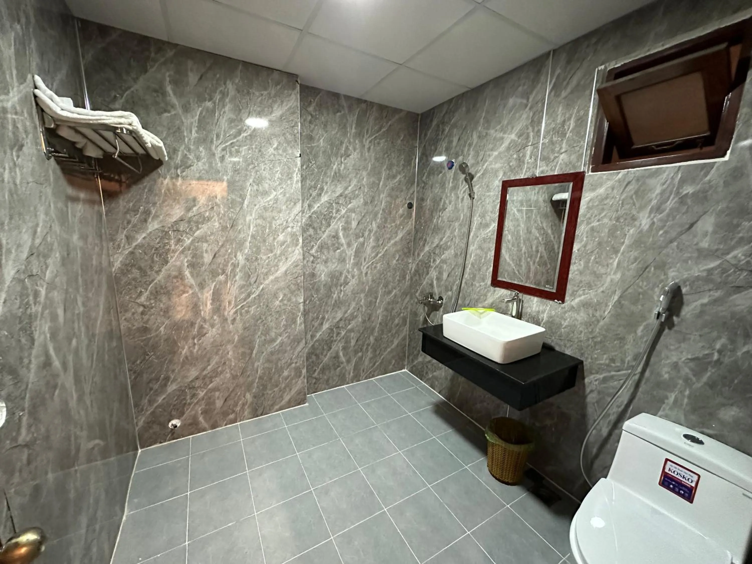 Toilet in Hoàng Linh Hotel