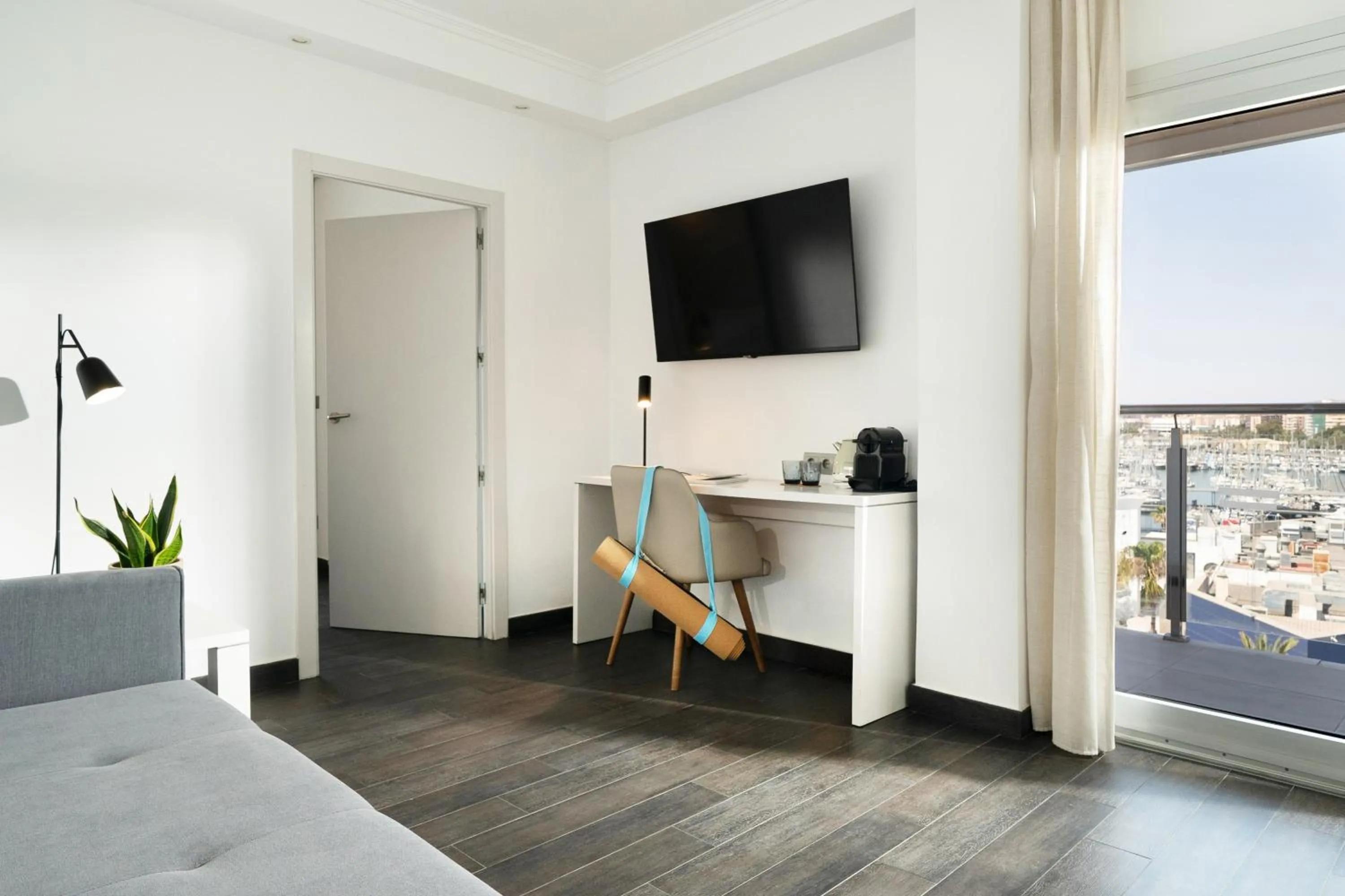 Living room, Bed in INNSiDE by Meliá Alicante Porta Maris