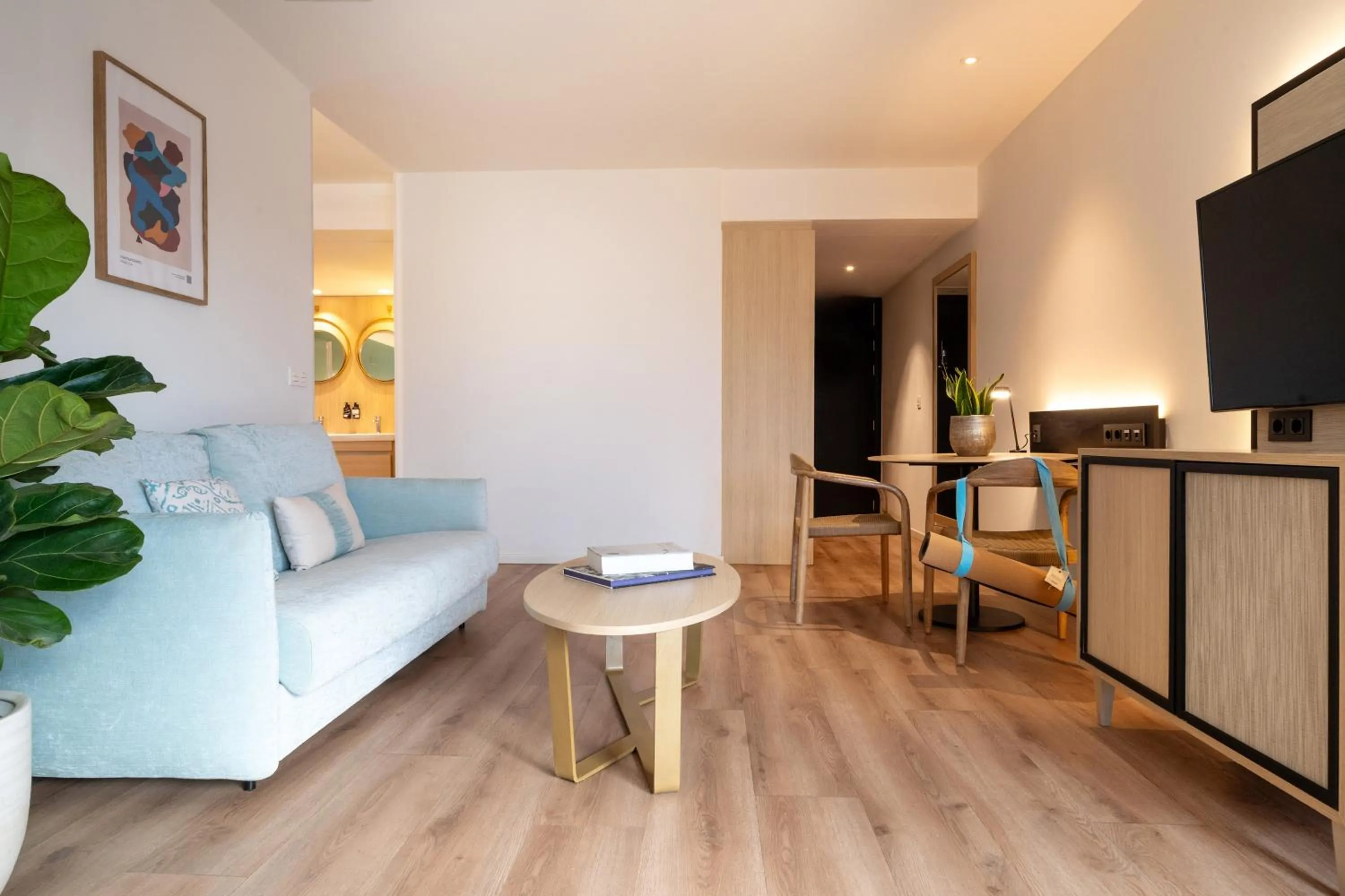 Living room in INNSiDE by Meliá Alicante Porta Maris