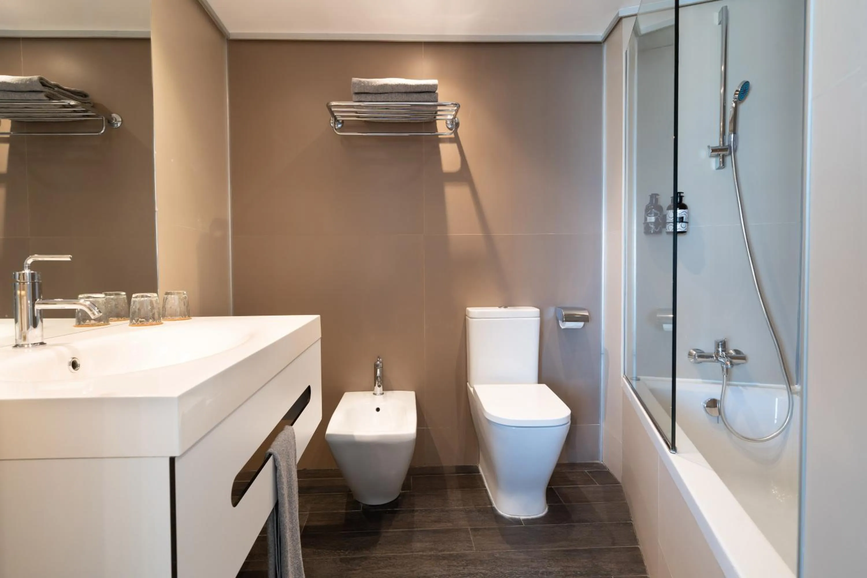 Bathroom in INNSiDE by Meliá Alicante Porta Maris