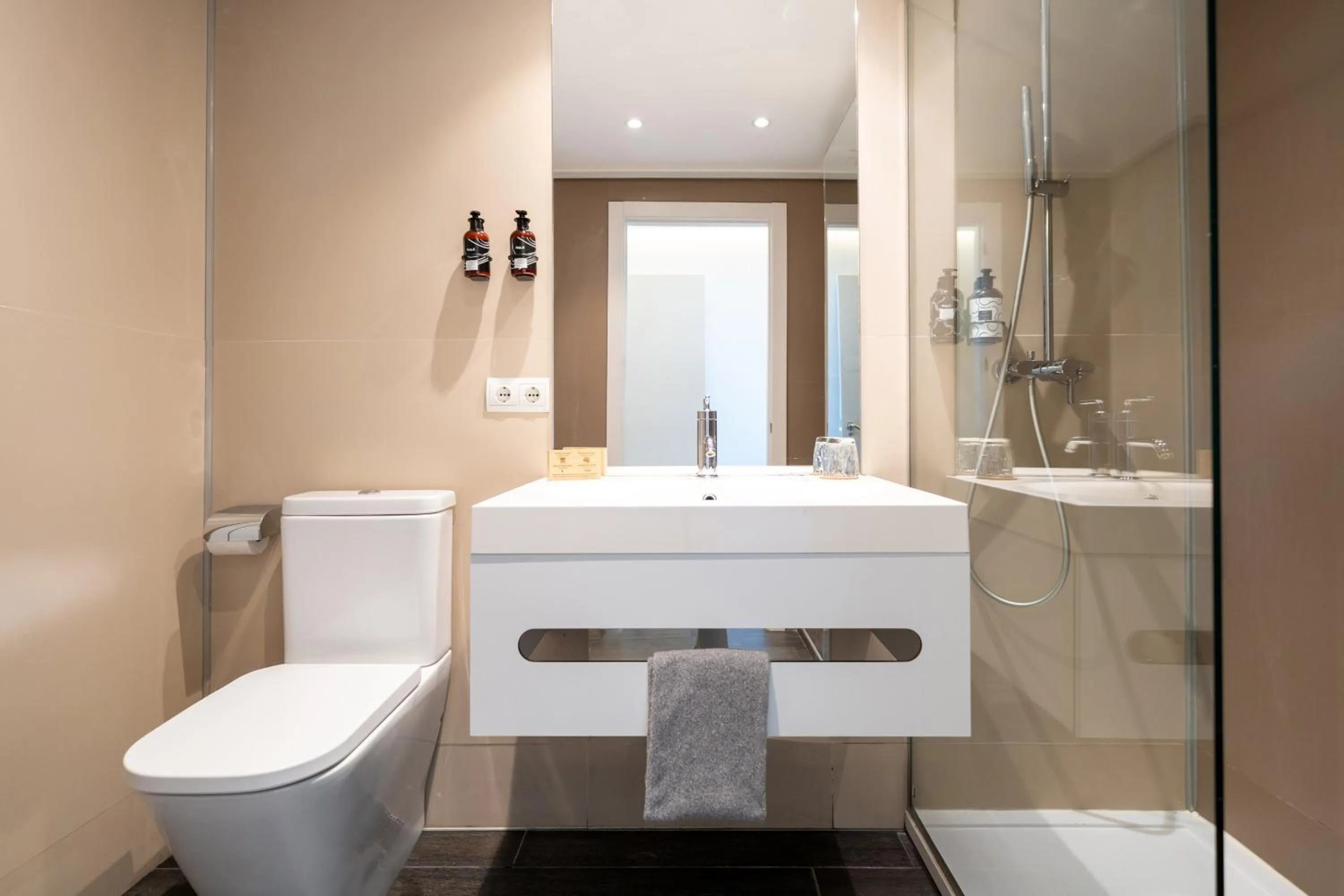 Bathroom in INNSiDE by Meliá Alicante Porta Maris