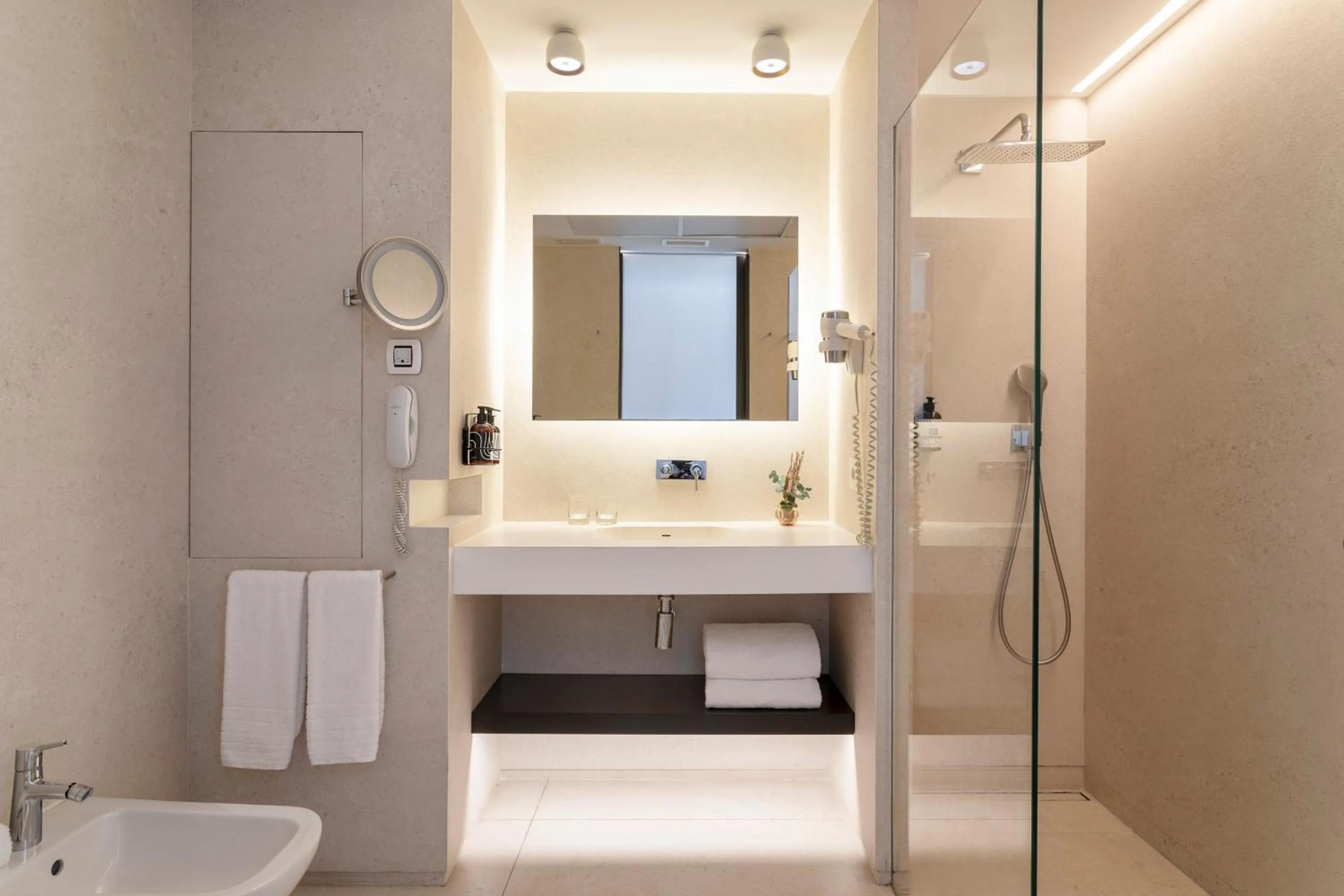 Shower in INNSiDE by Meliá Alicante Porta Maris