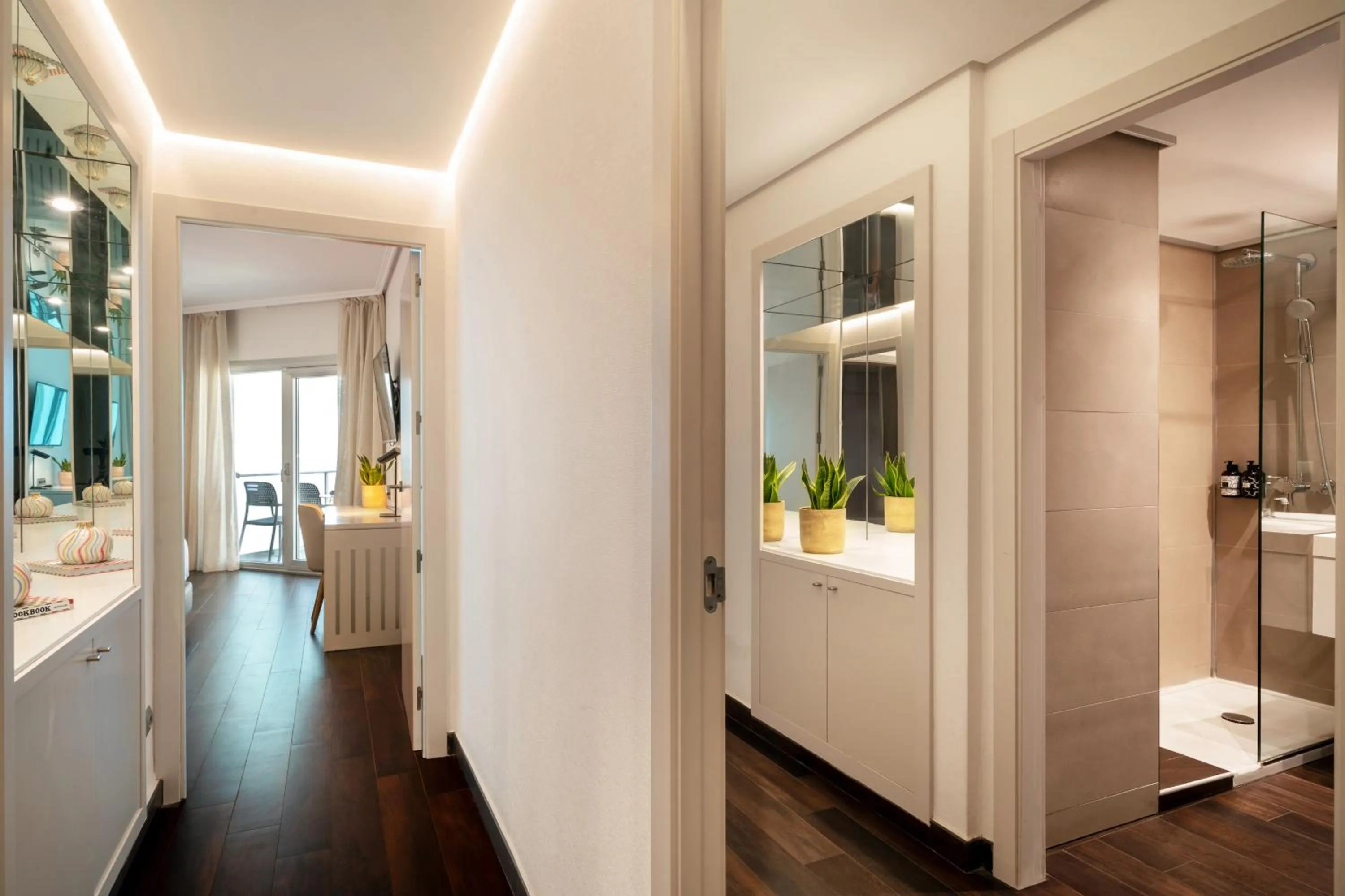 Bathroom in INNSiDE by Meliá Alicante Porta Maris