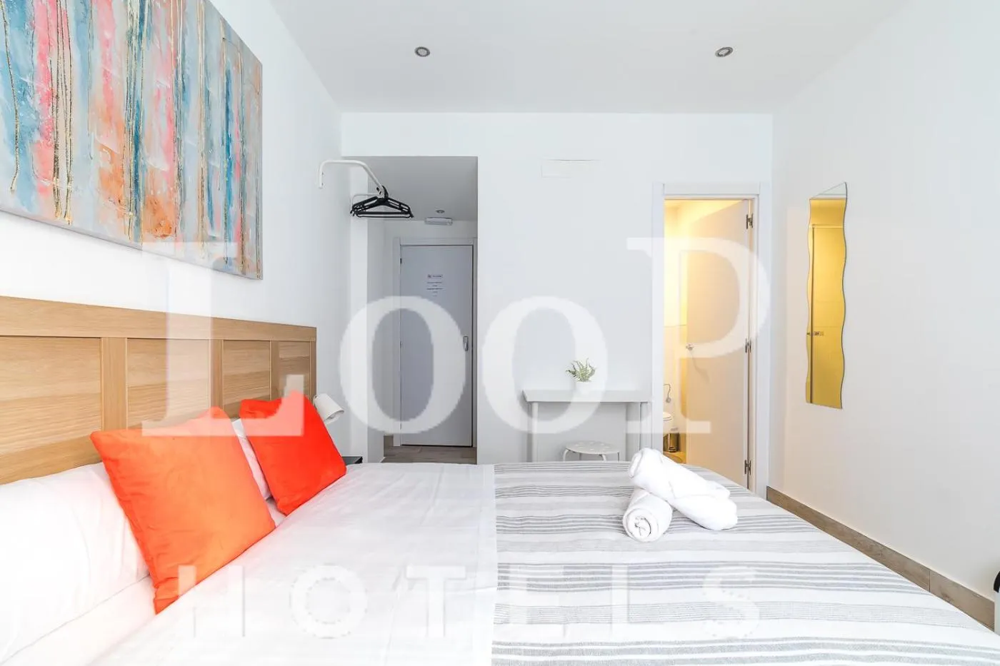 Toilet, Bed in LooP Las Ventas