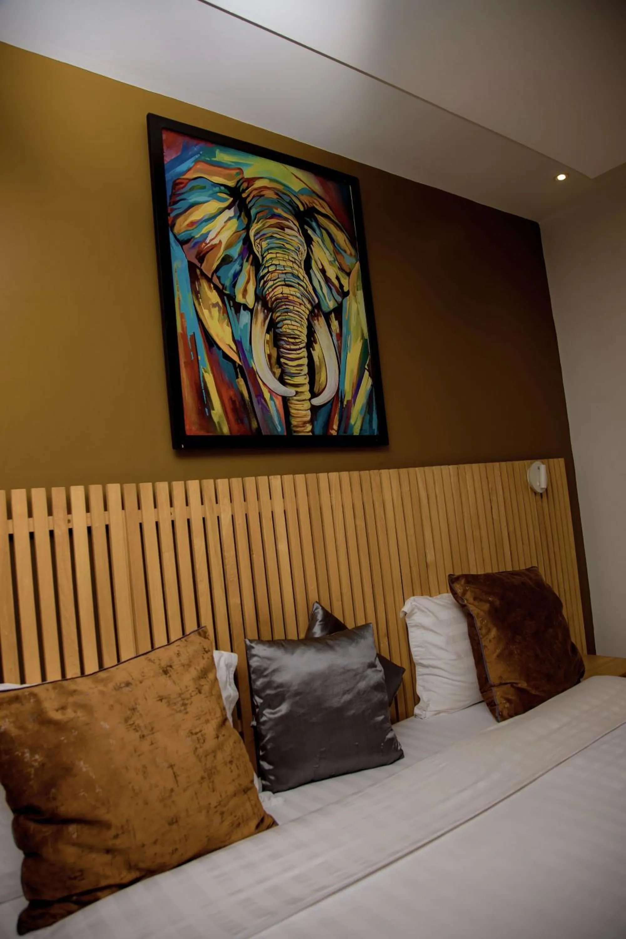 Bed in Saphir Boutique Hotel