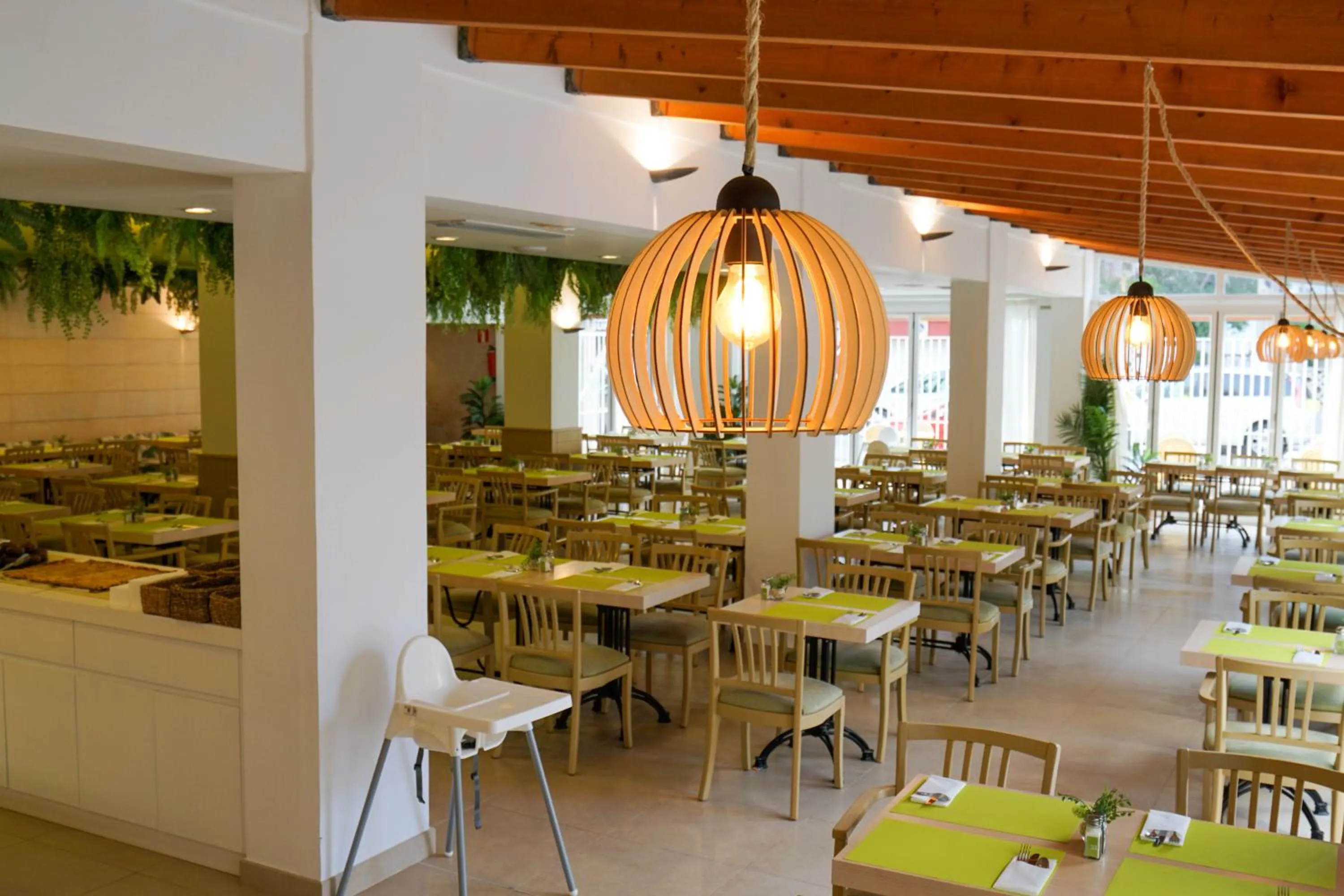 Restaurant/places to eat in Houm Plaza Son Rigo