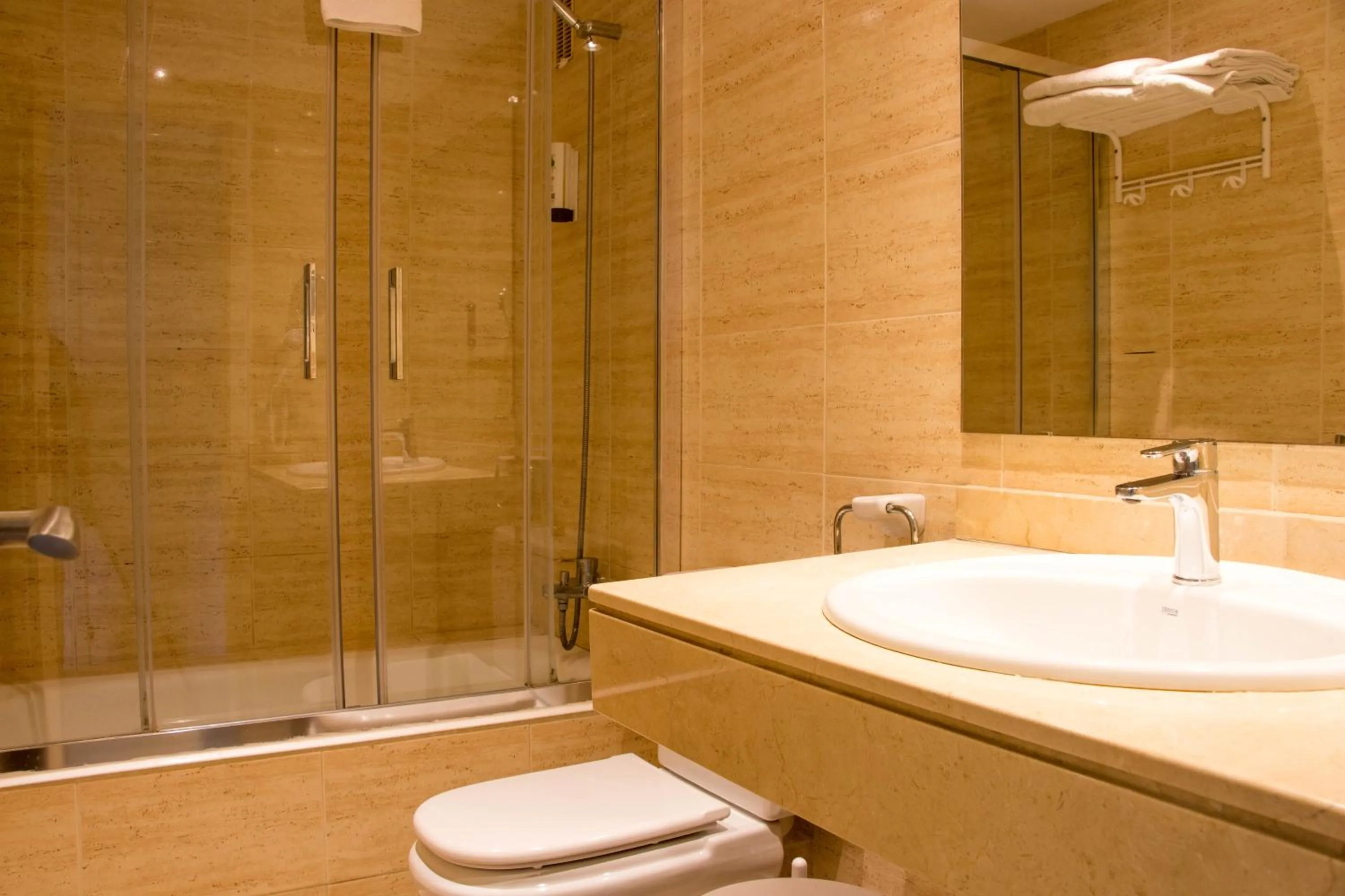 Photo of the whole room in Houm Plaza Son Rigo