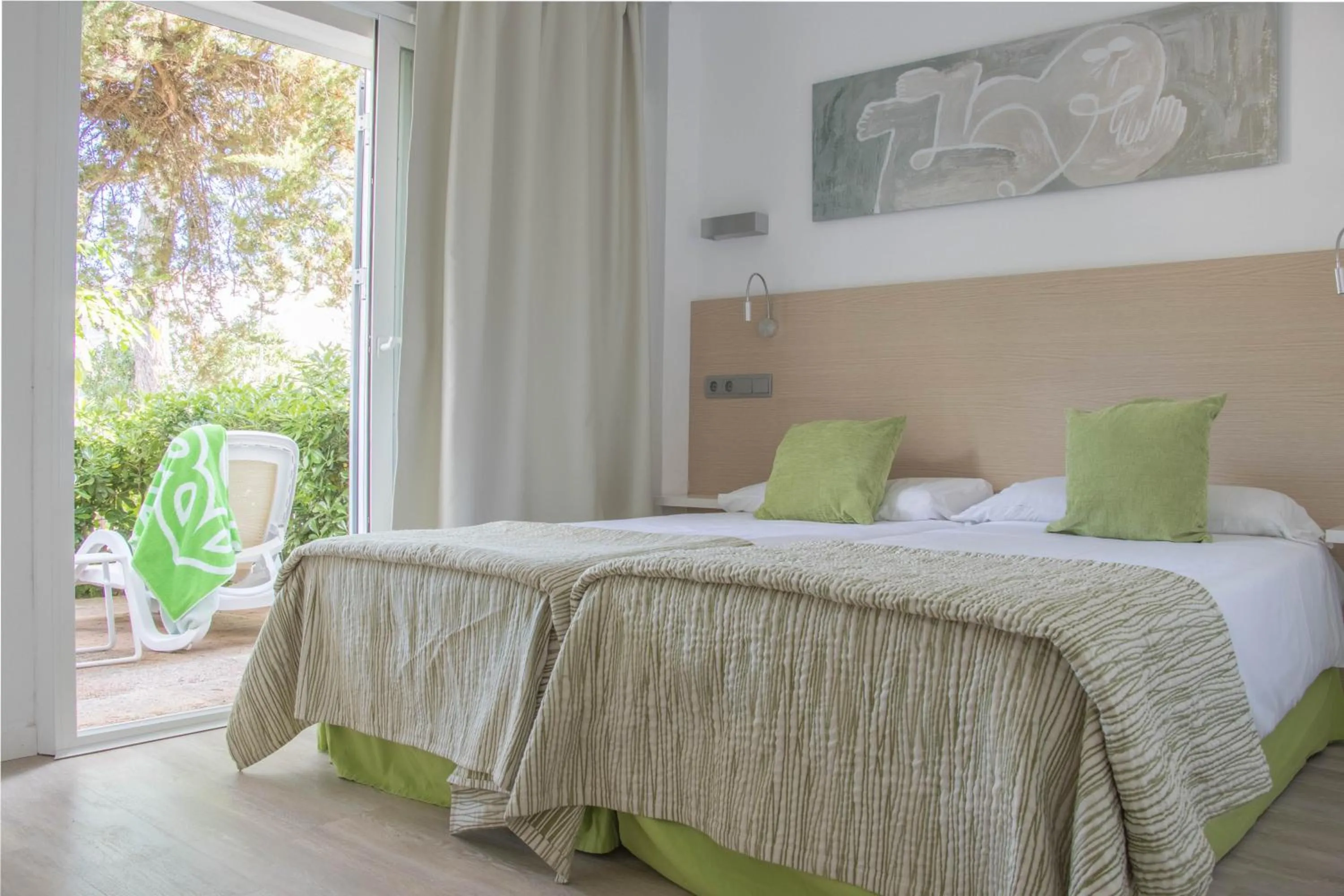 Photo of the whole room, Bed in Houm Plaza Son Rigo