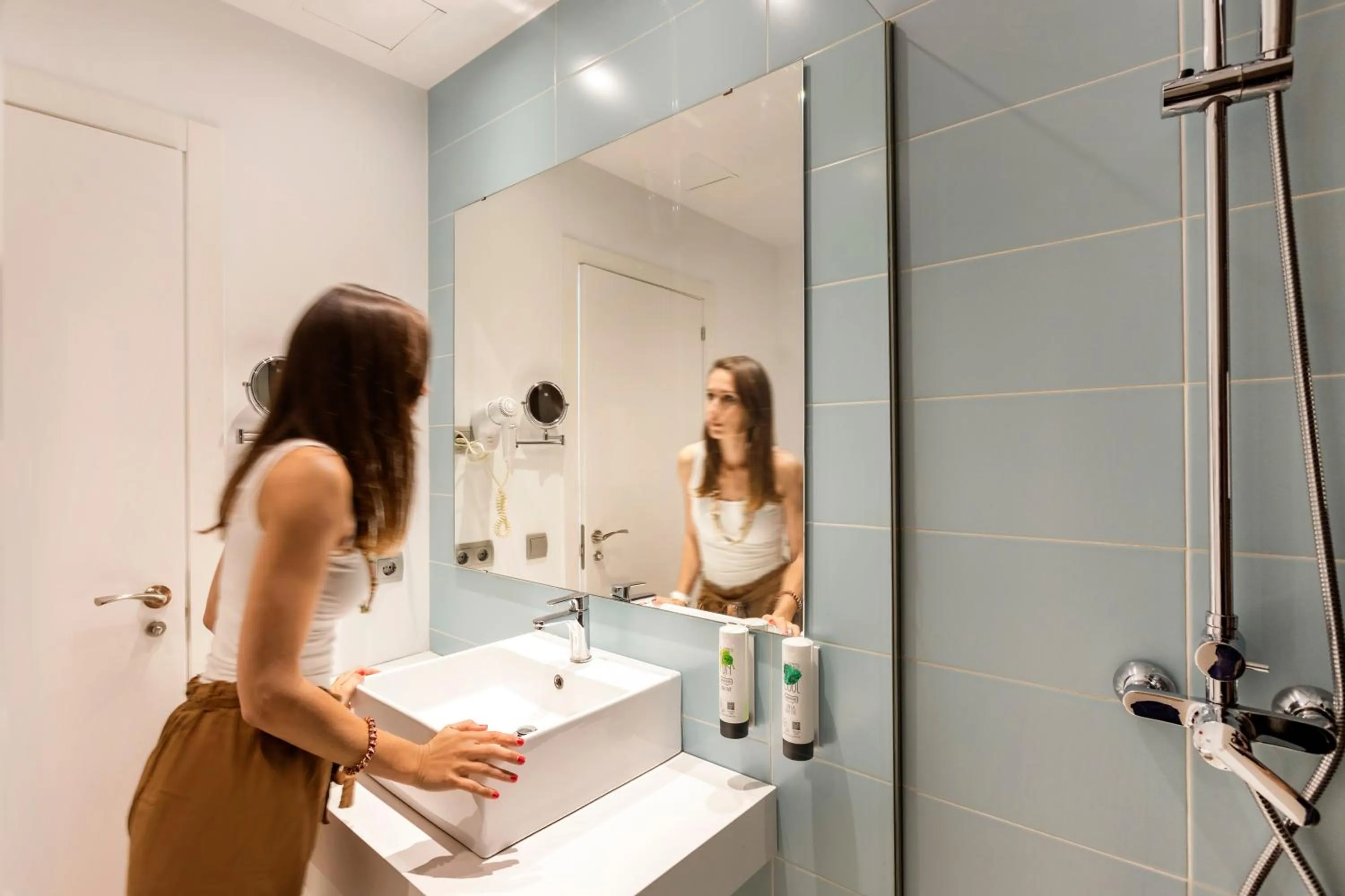 People in Houm Plaza Son Rigo