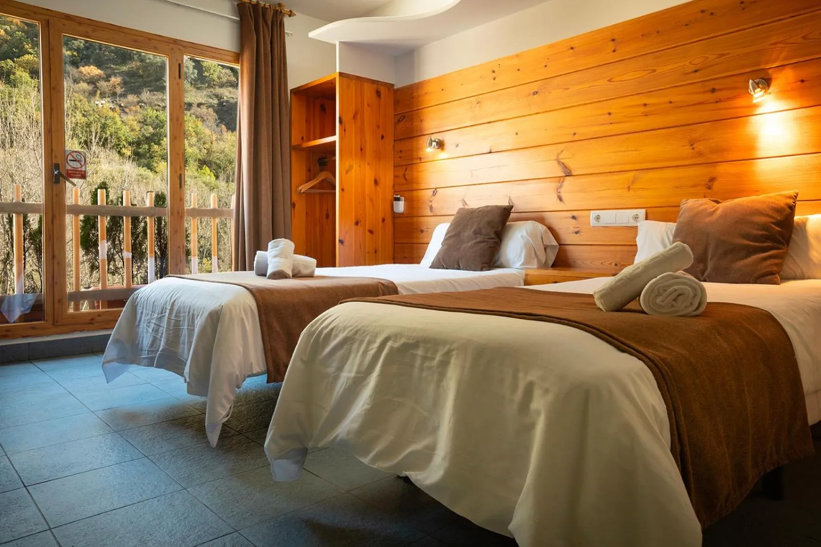 Bed in Hotel Restaurant Les Brases