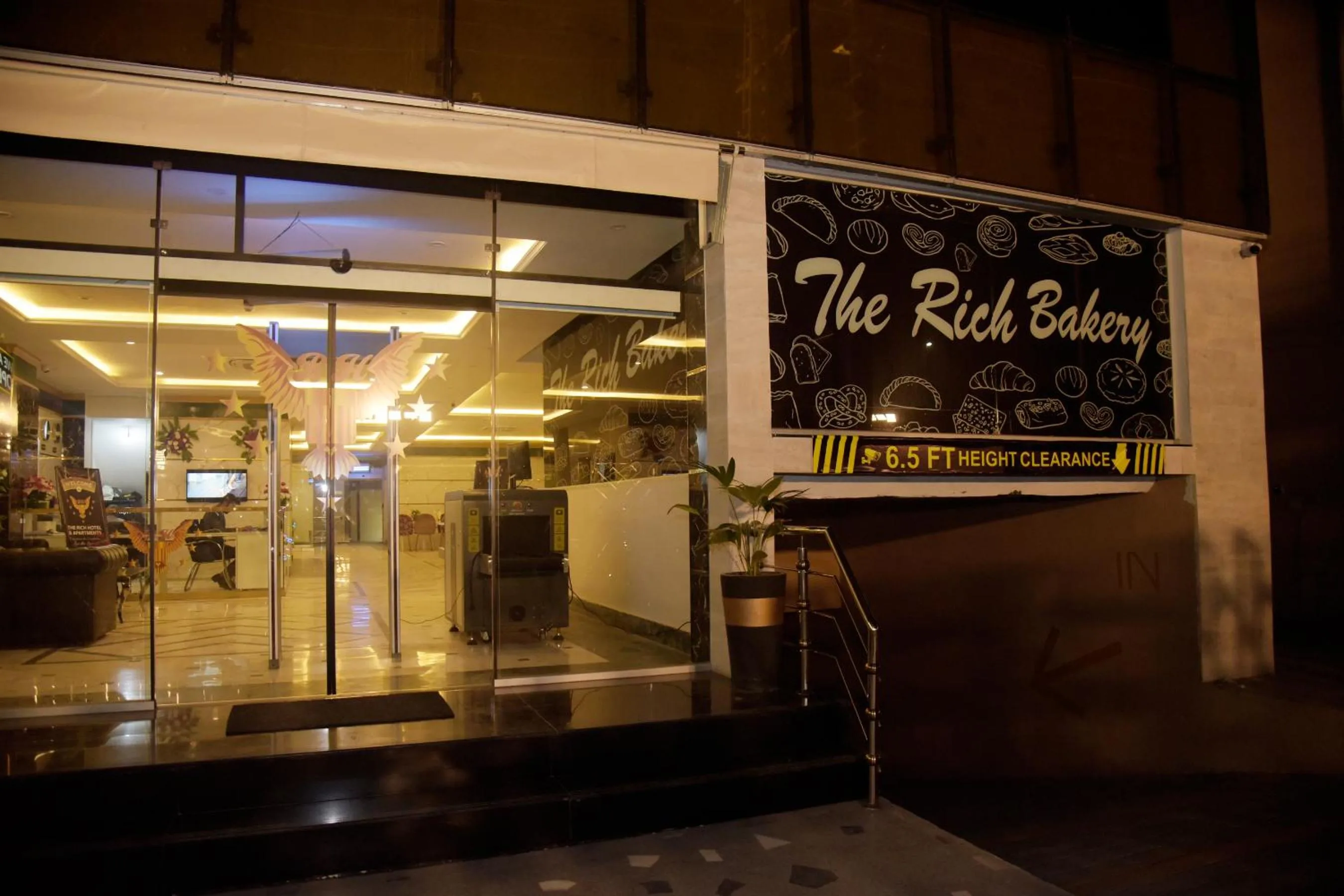 Night in The Rich Hotel & Apartments