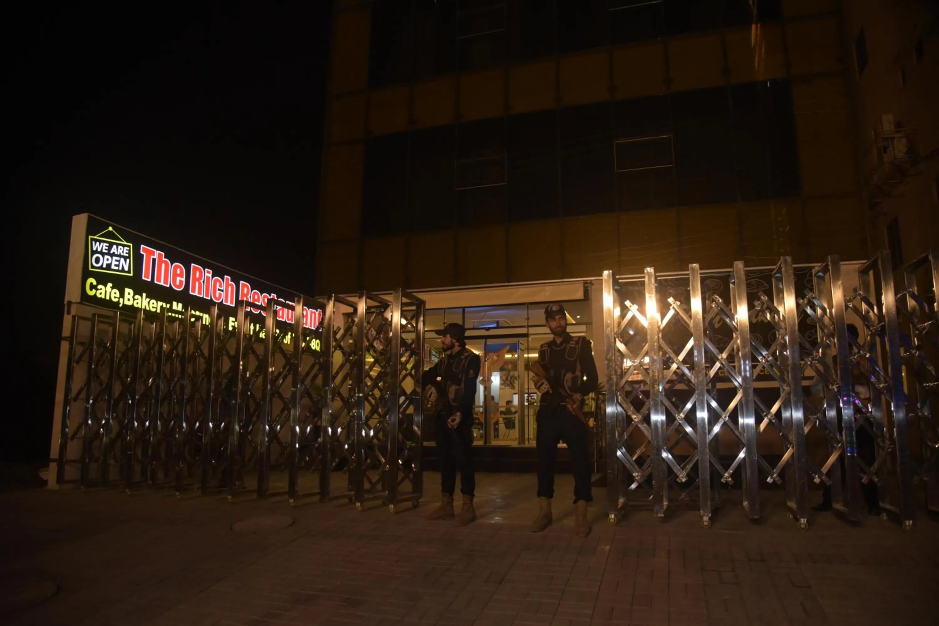 The Rich Hotel & Apartments