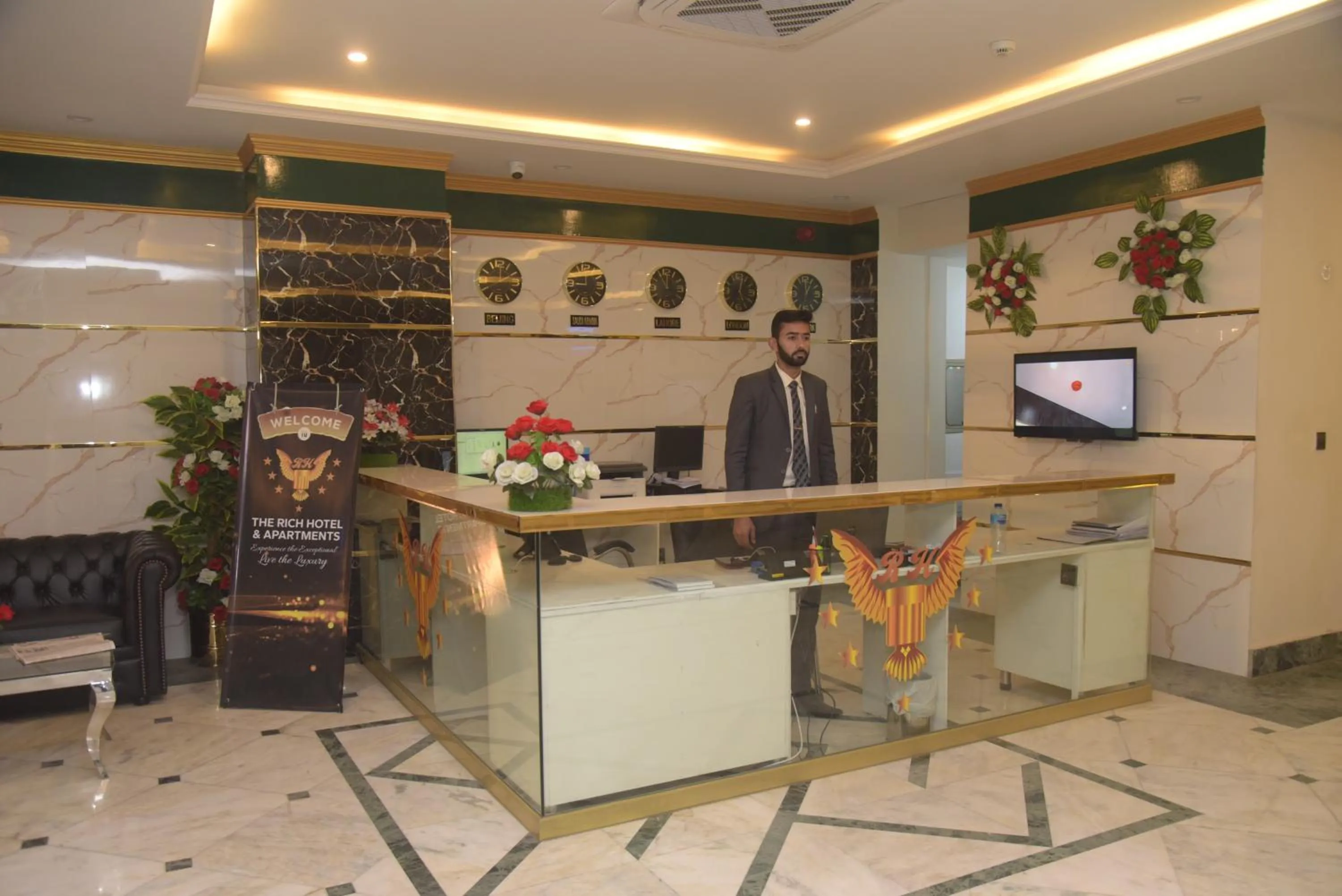 Lobby or reception in The Rich Hotel & Apartments