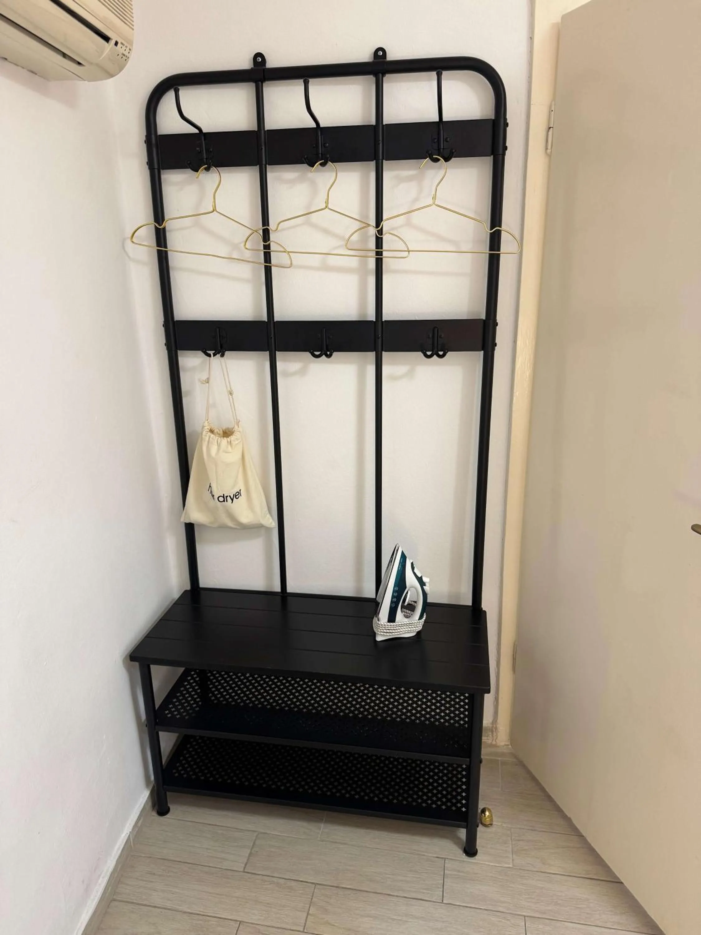 furniture in De Spot Guest House - Pile Old Town Gate