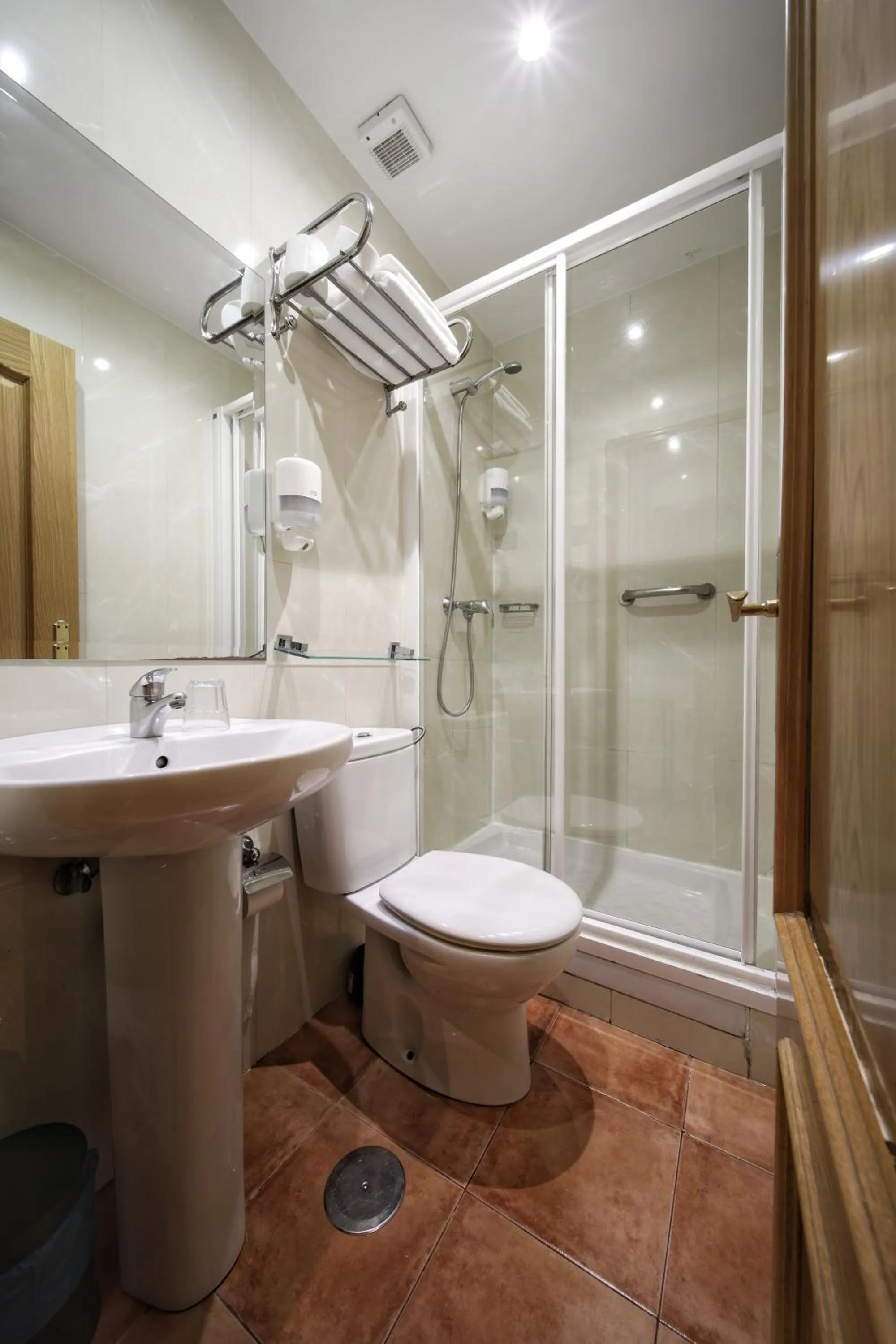 Shower in Hostal Las Fuentes