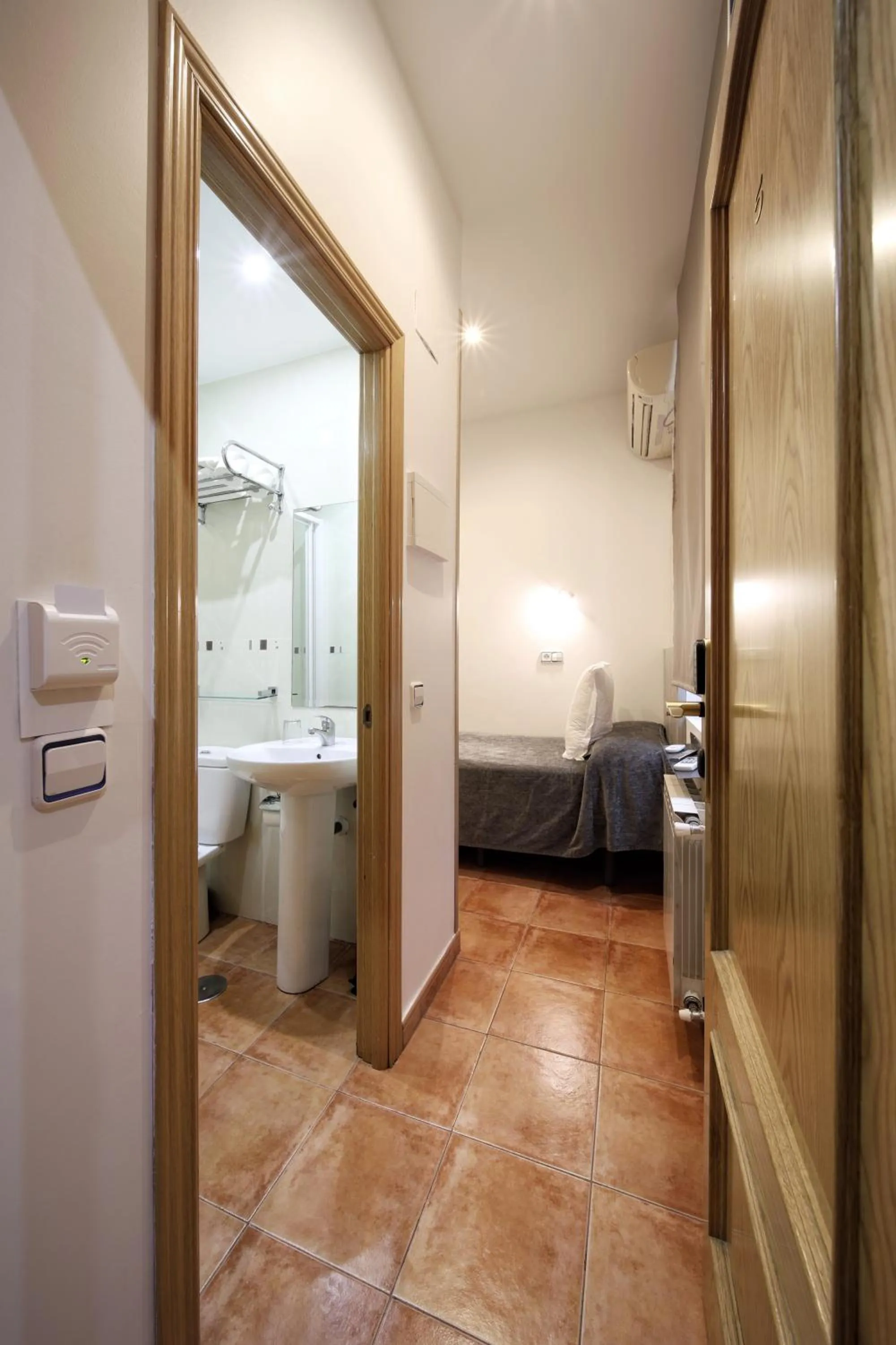 Shower in Hostal Las Fuentes