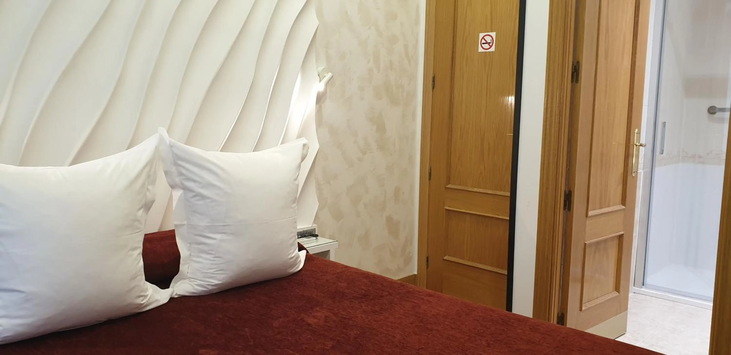 Bed in Hostal Las Fuentes