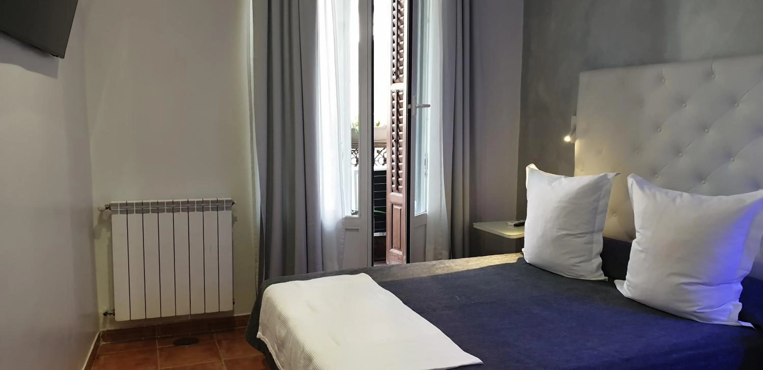 Bed in Hostal Las Fuentes