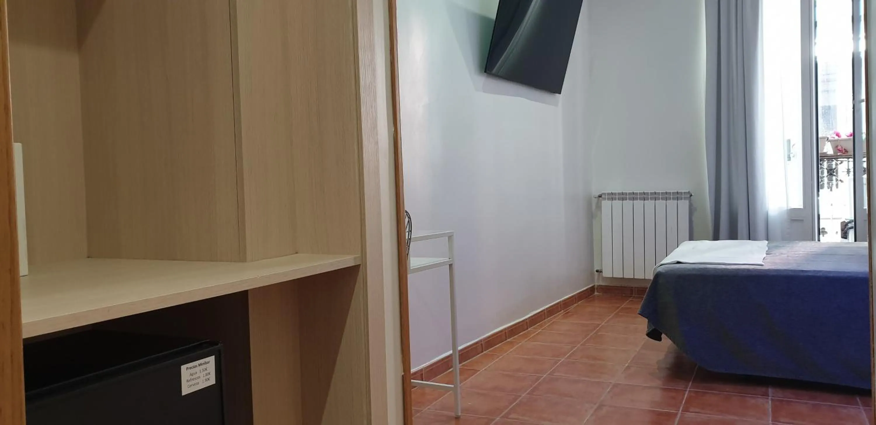 TV and multimedia, Bed in Hostal Las Fuentes