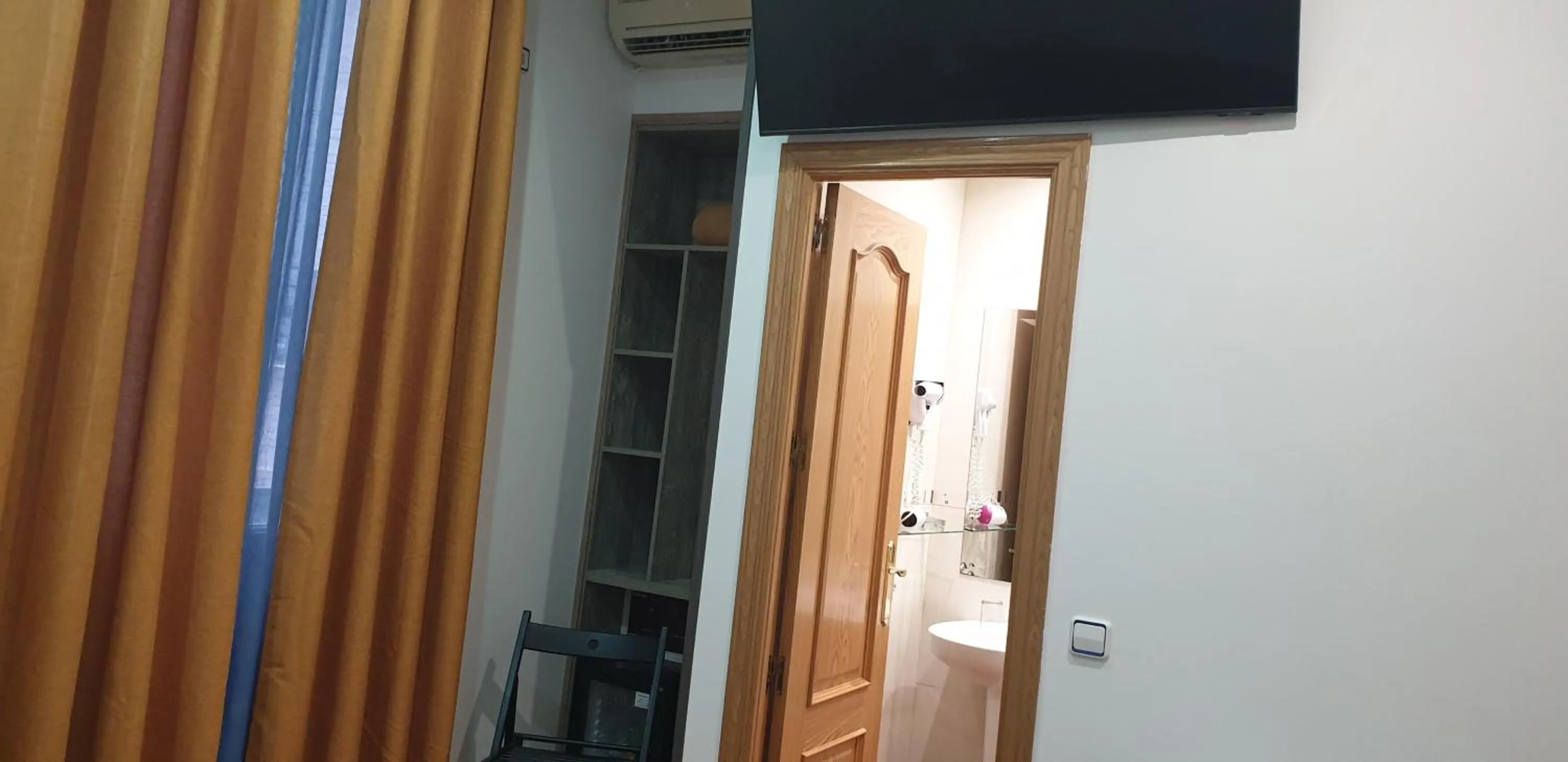 TV and multimedia in Hostal Las Fuentes