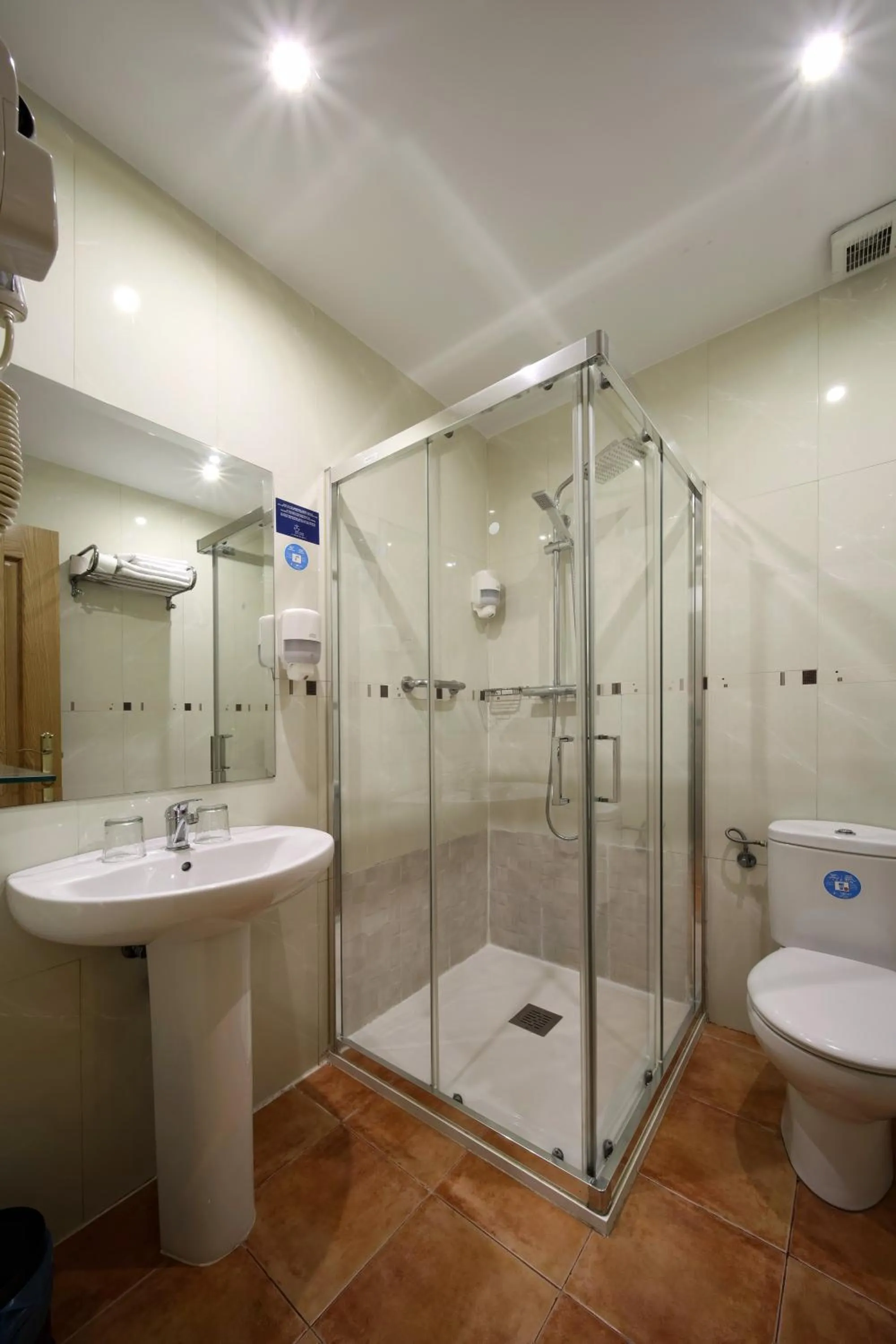 Shower in Hostal Las Fuentes