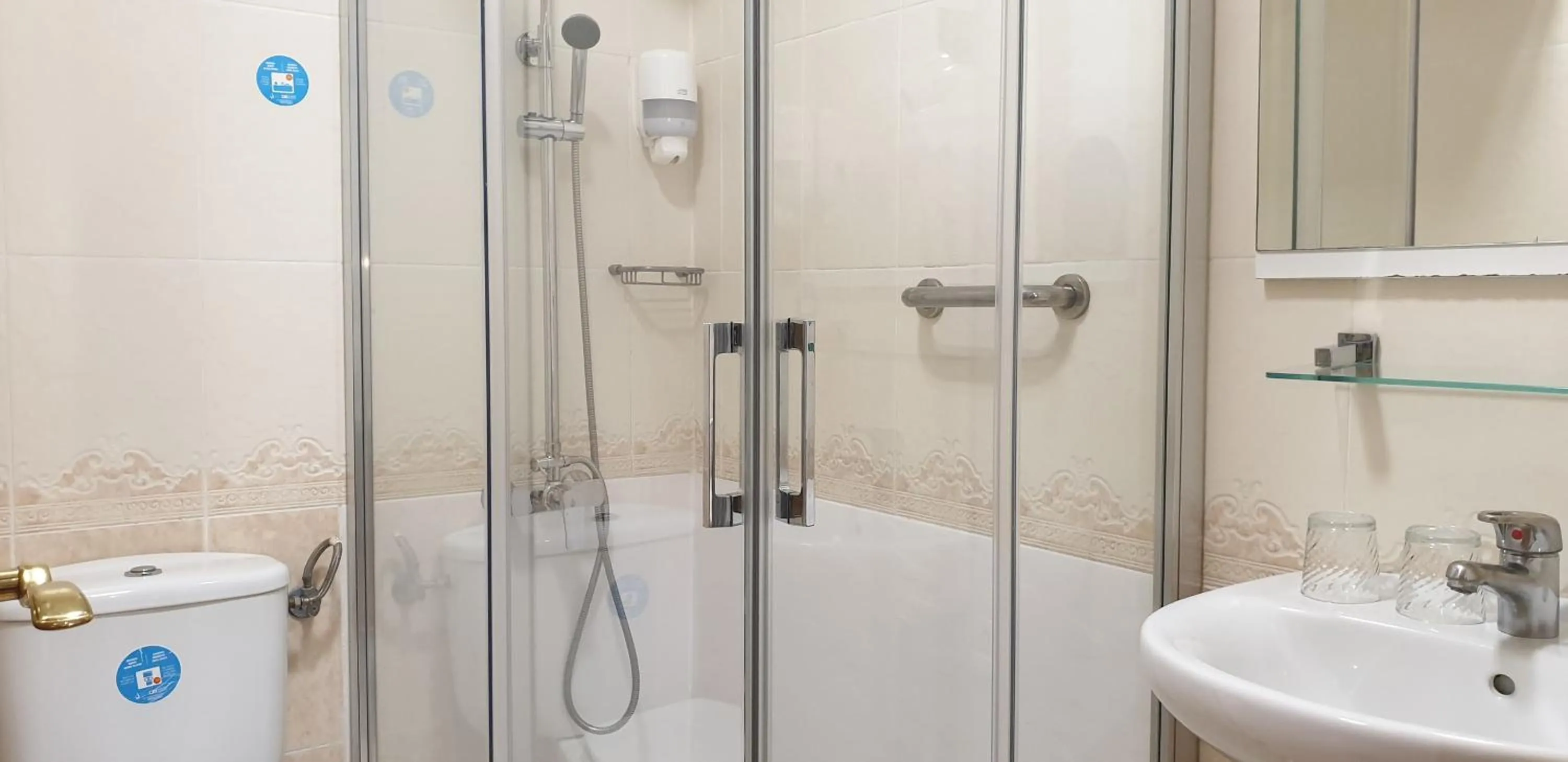 Shower in Hostal Las Fuentes