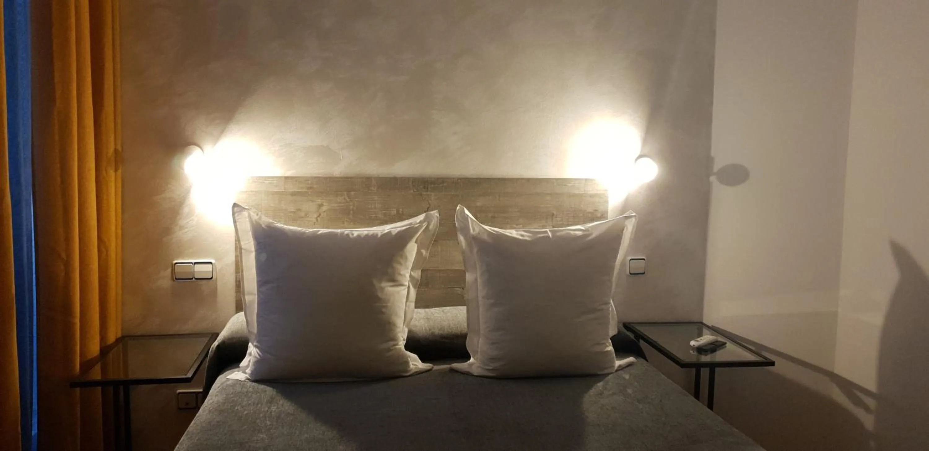 Bed in Hostal Las Fuentes