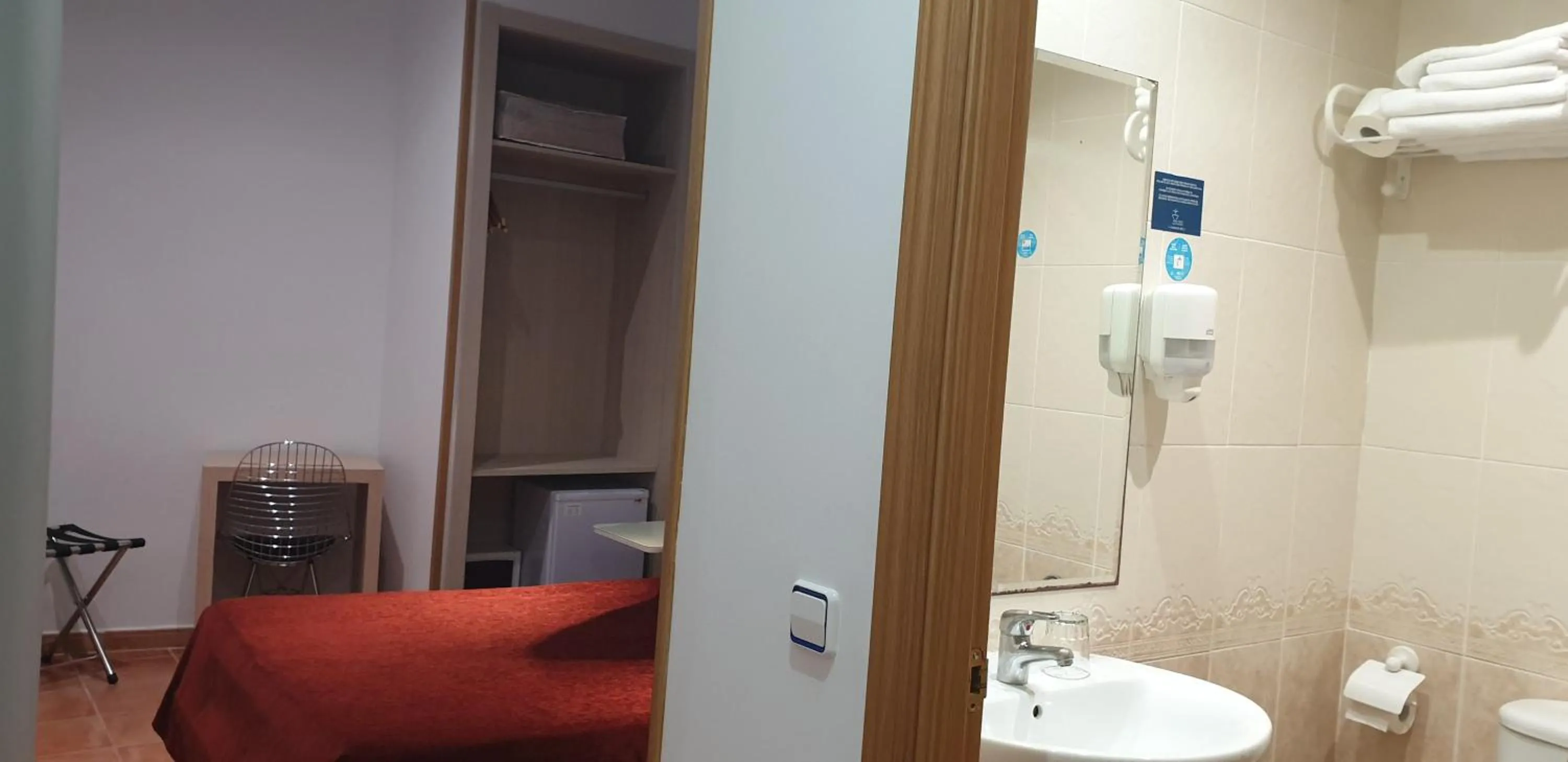 Shower in Hostal Las Fuentes