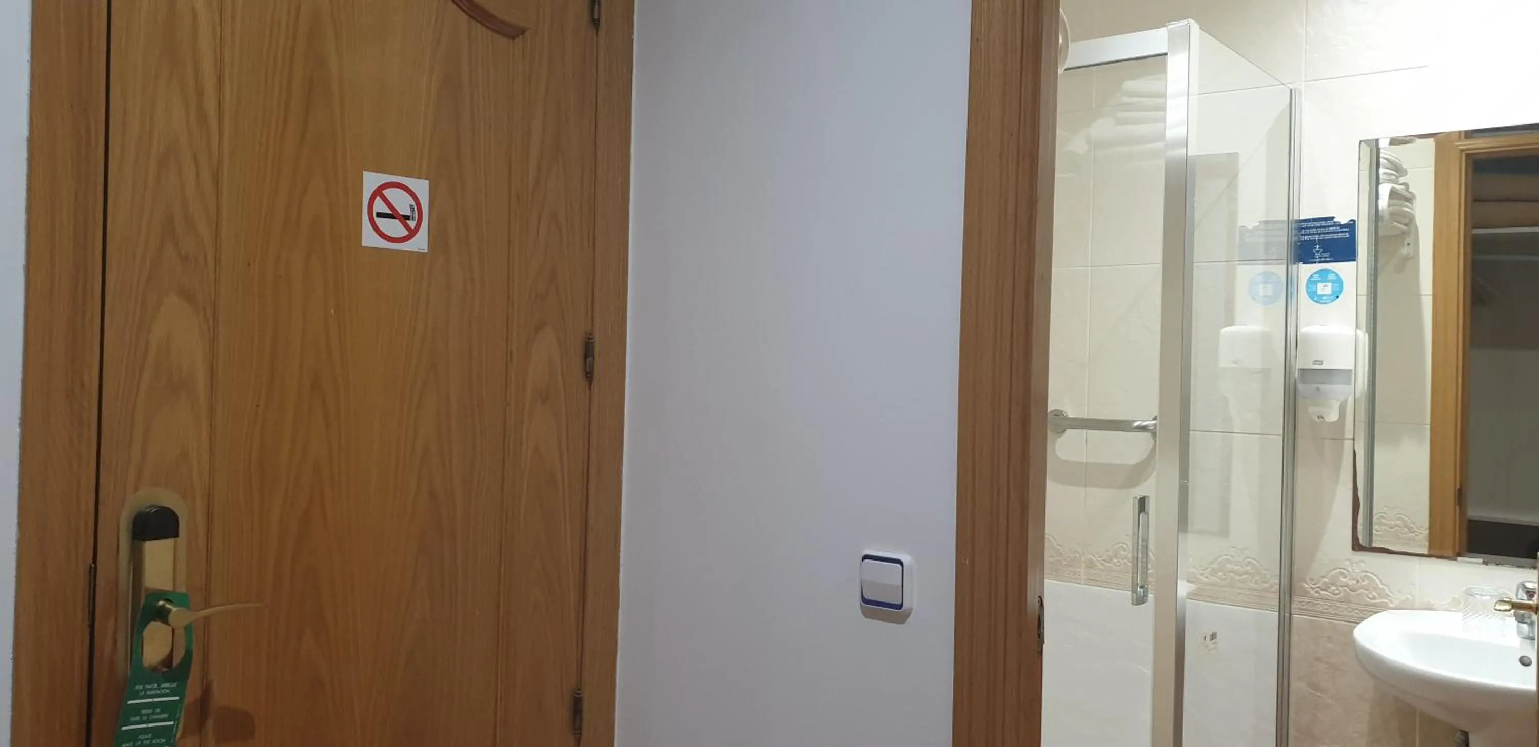 Shower in Hostal Las Fuentes