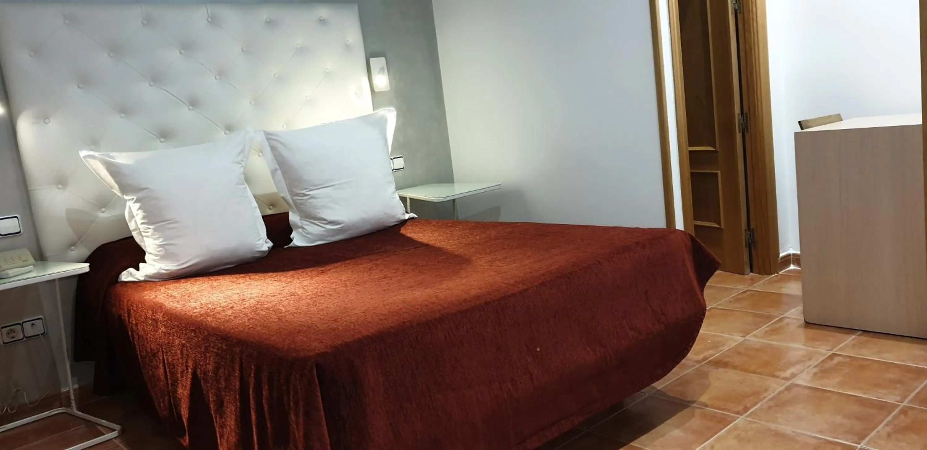 Bed in Hostal Las Fuentes