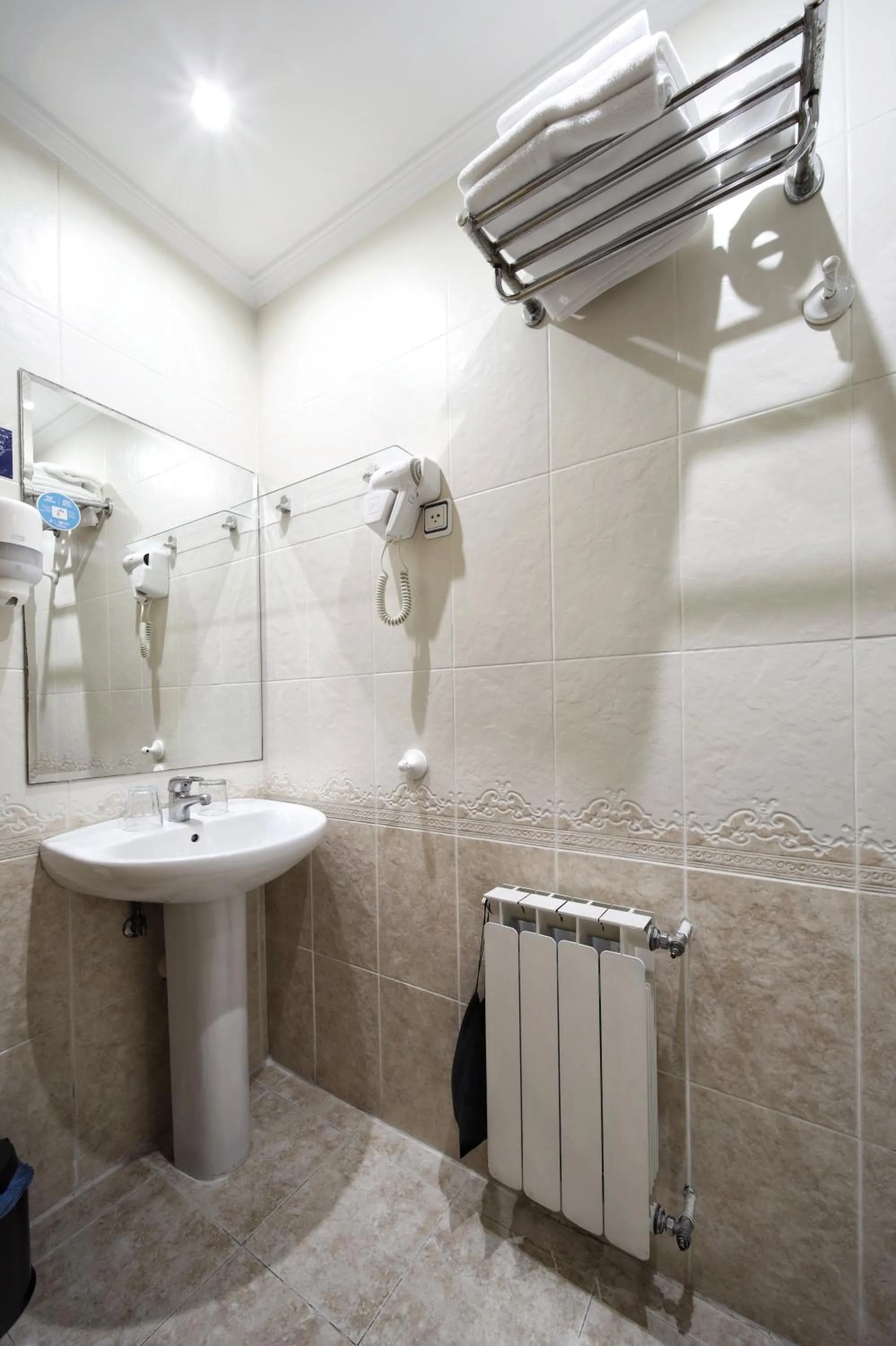 Shower in Hostal Las Fuentes