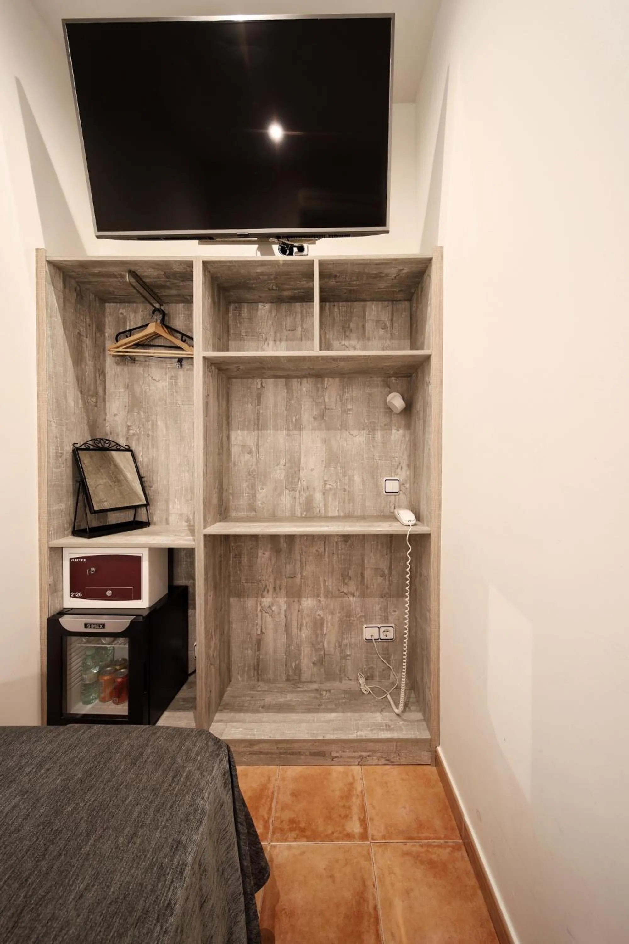 TV and multimedia, Bed in Hostal Las Fuentes