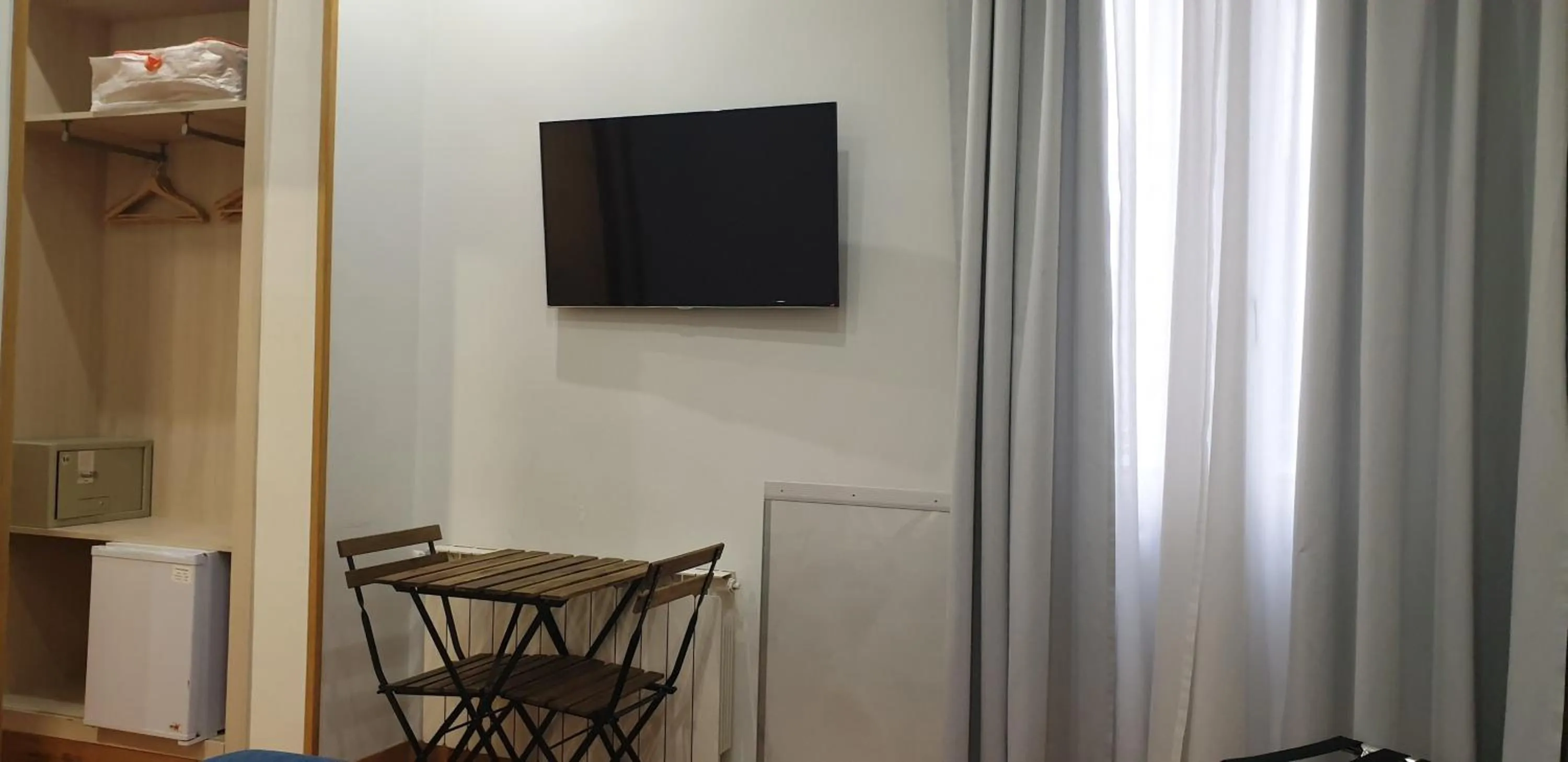 TV and multimedia in Hostal Las Fuentes