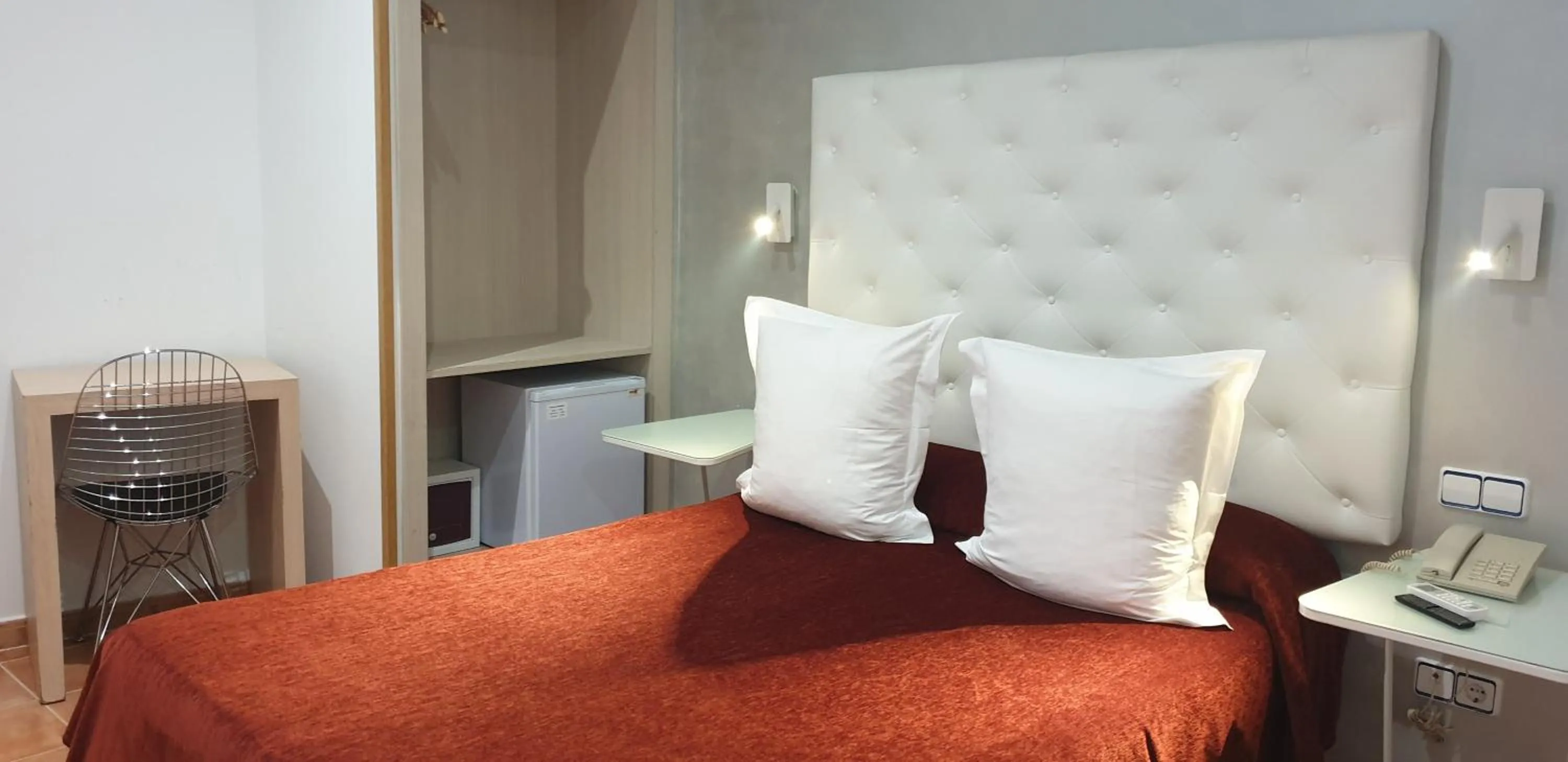 Bed in Hostal Las Fuentes