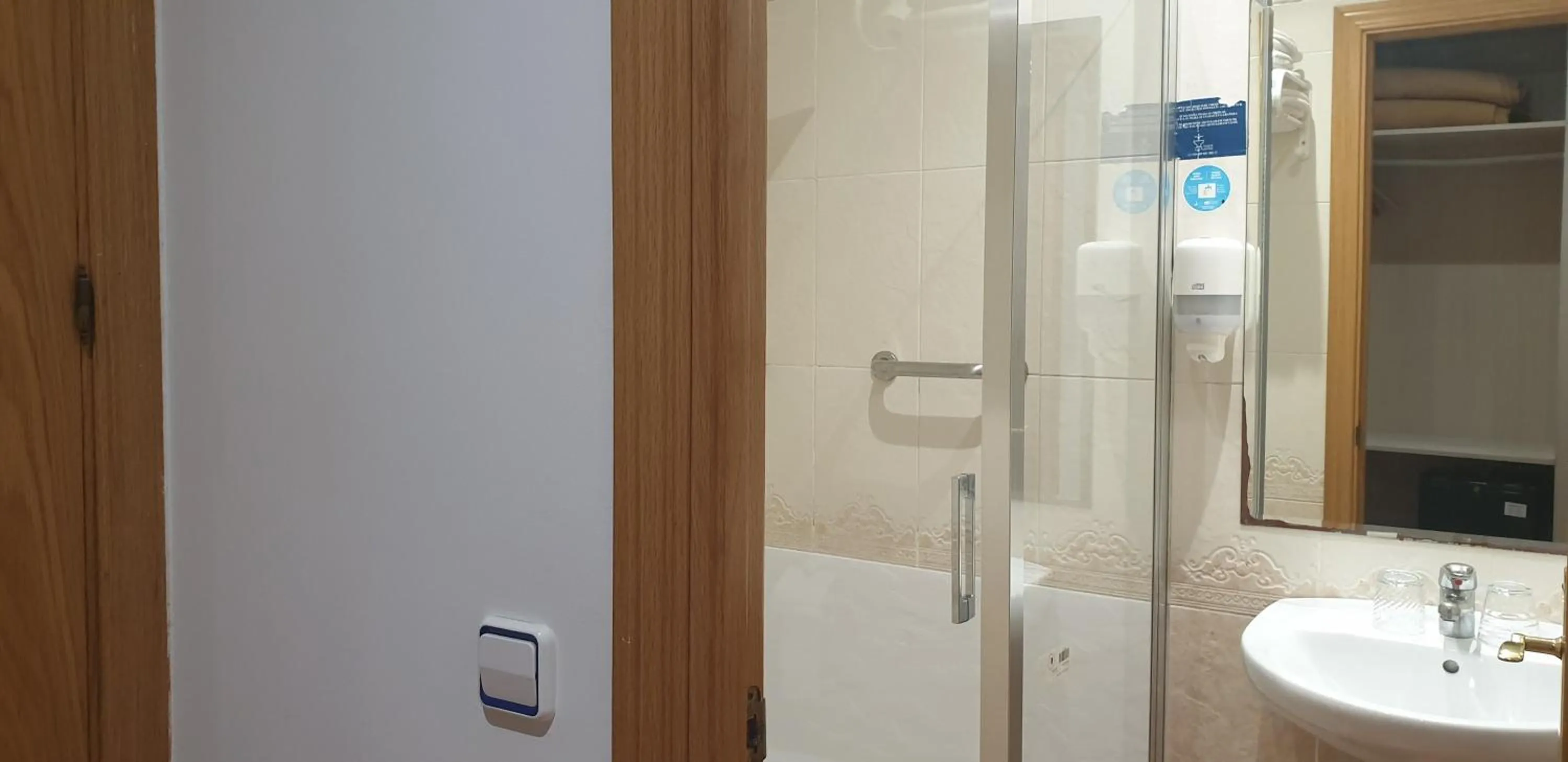 Shower in Hostal Las Fuentes