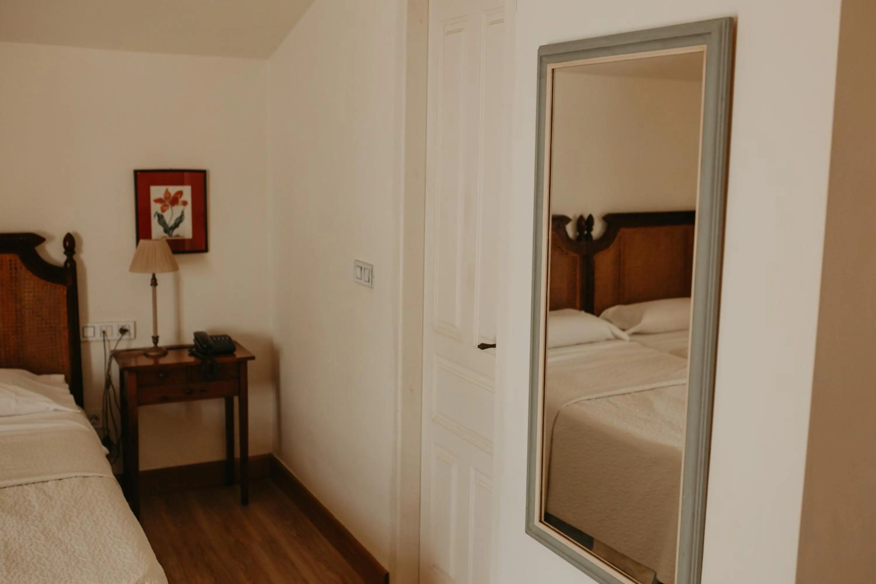 Bed in Hotel Posada de Valdezufre