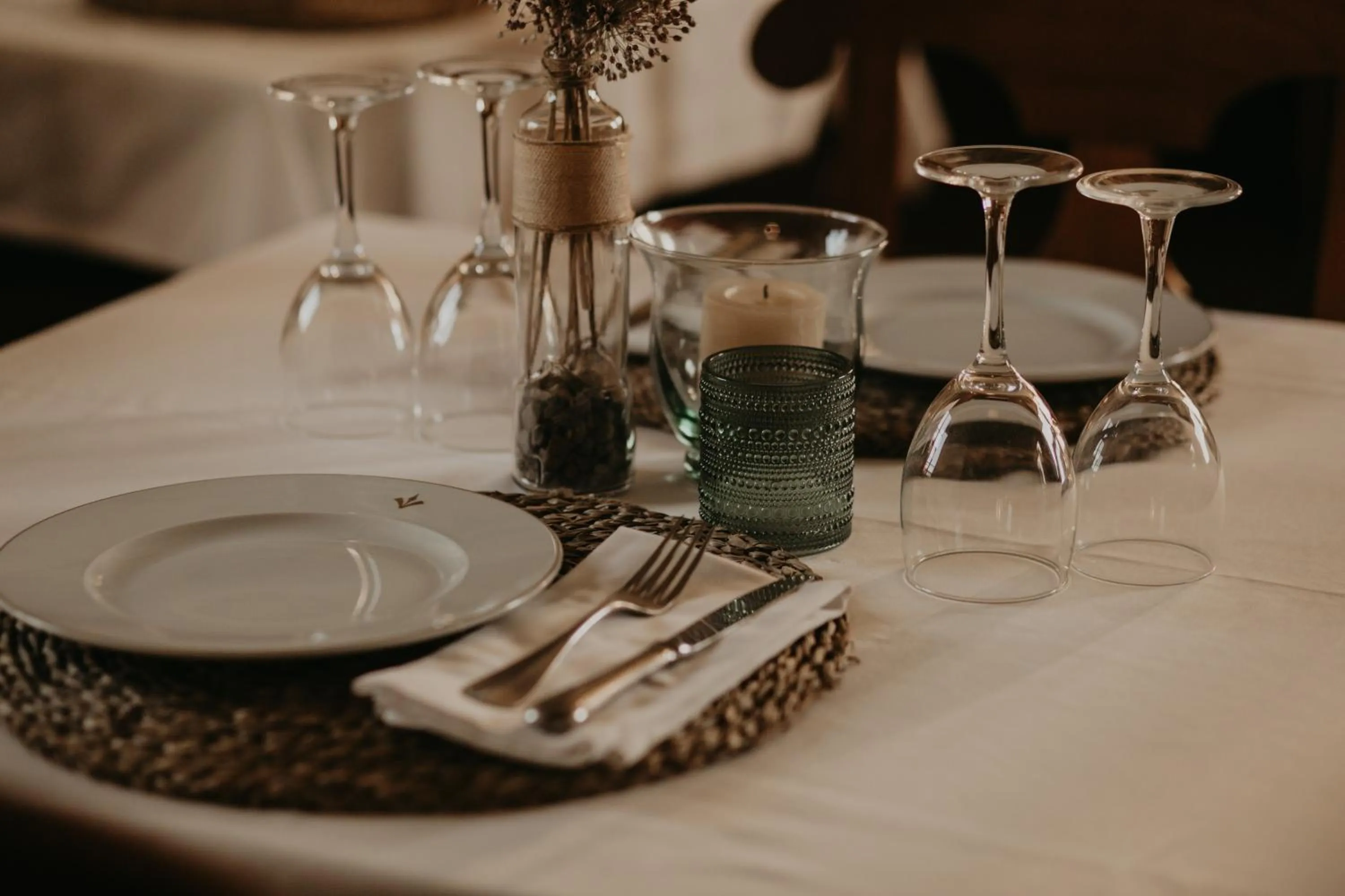 Restaurant/places to eat in Hotel Posada de Valdezufre