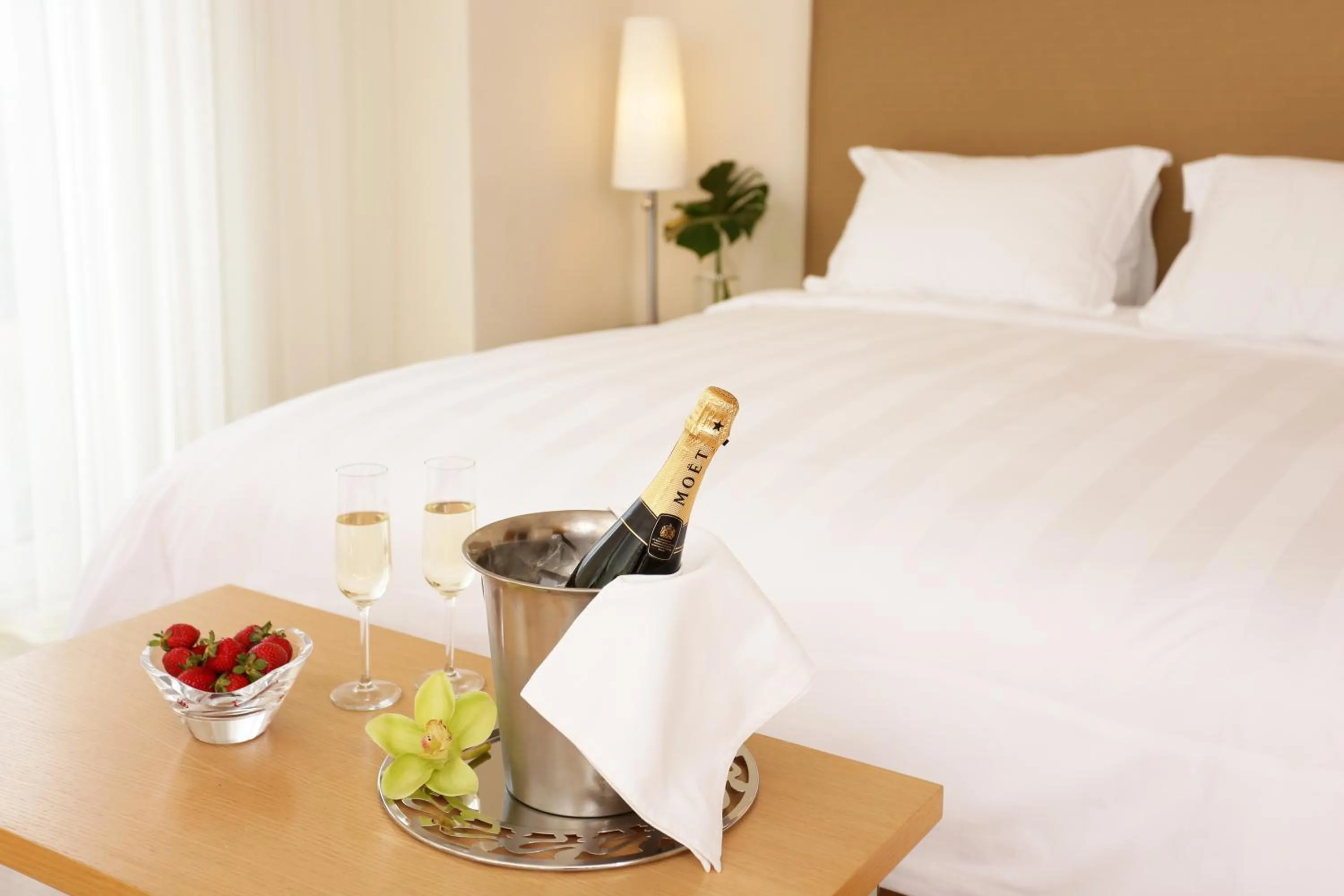 Area and facilities, Bed in Chloe Luxury Hotel