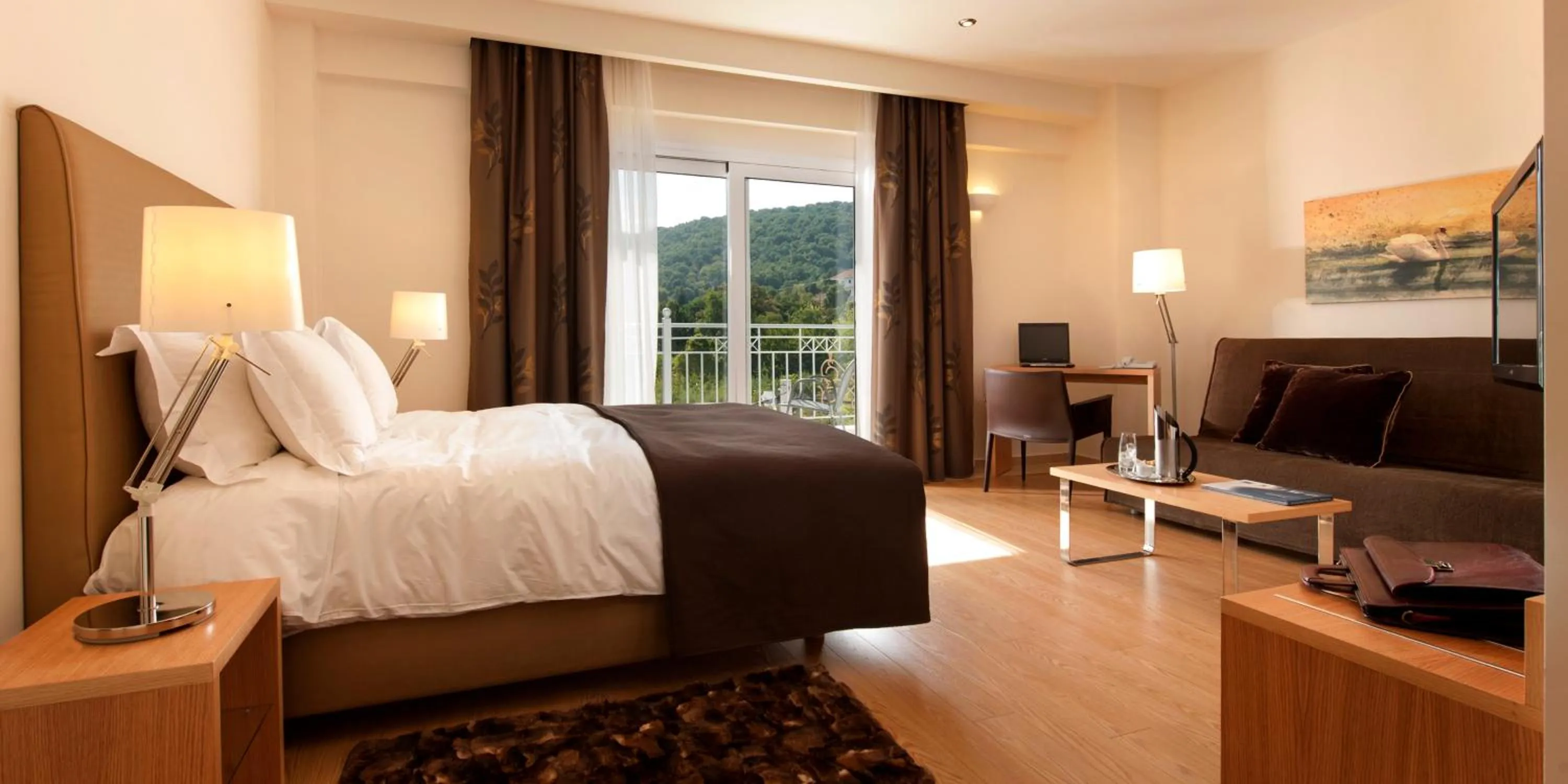 Bedroom, Bed in Chloe Luxury Hotel