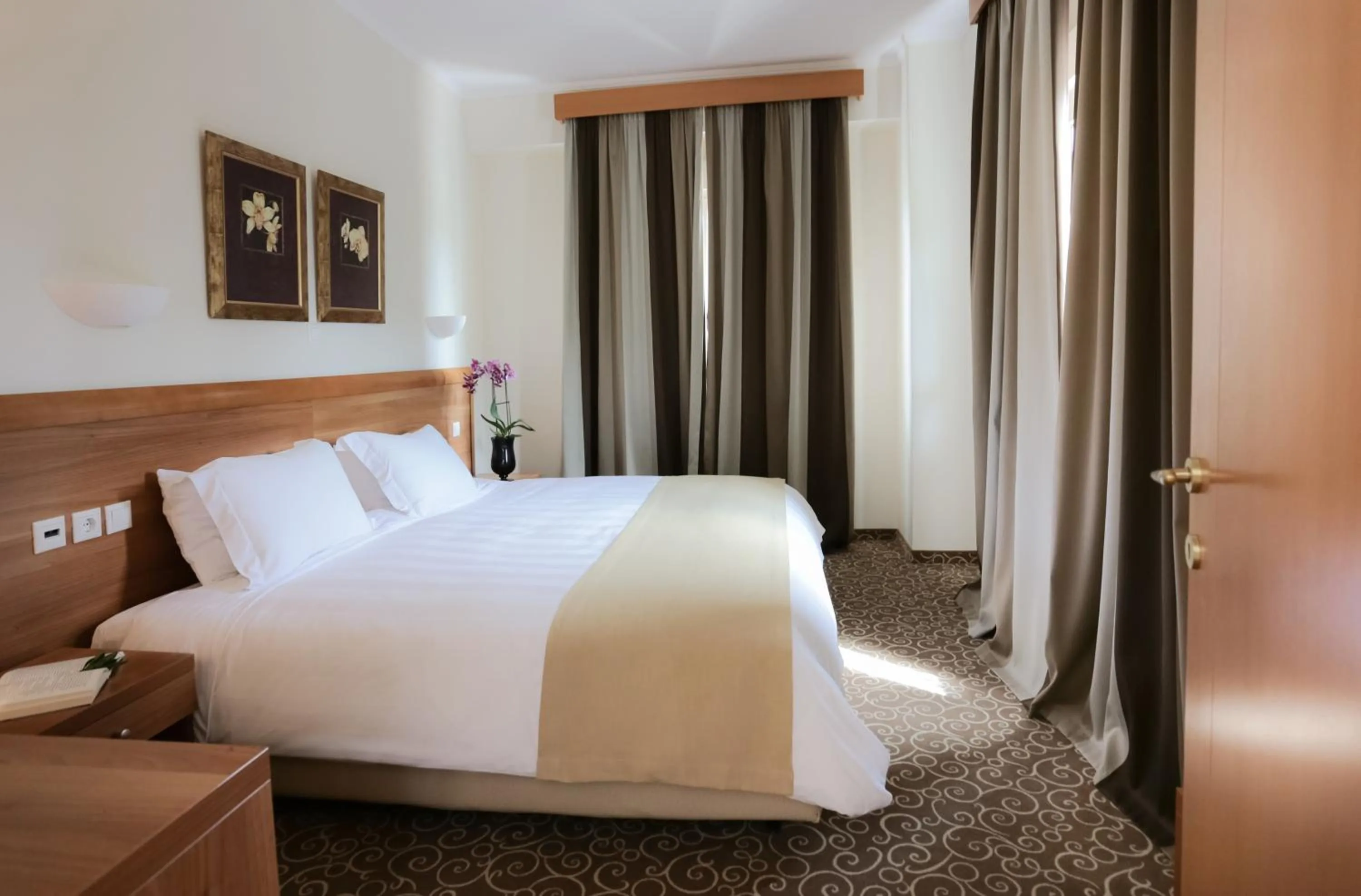 Photo of the whole room, Bed in Chloe Luxury Hotel