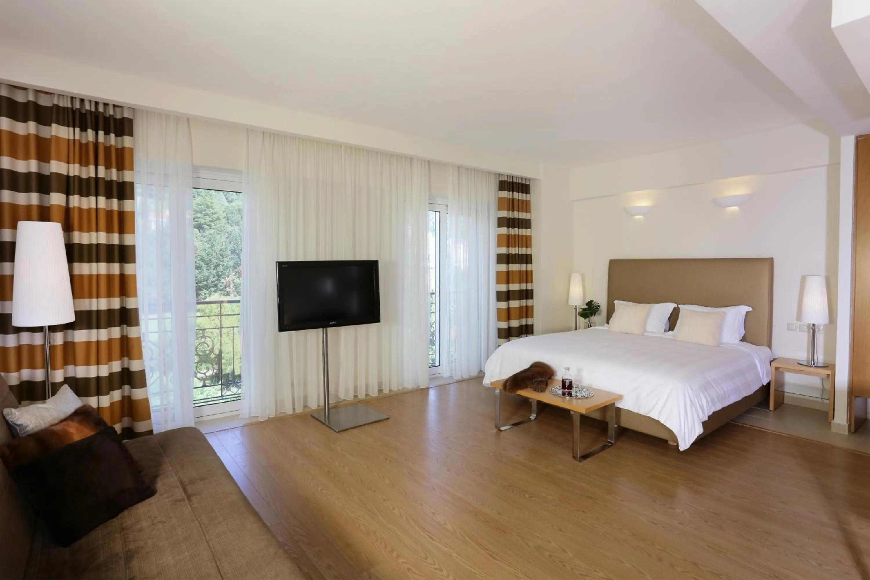 Photo of the whole room, Bed in Chloe Luxury Hotel