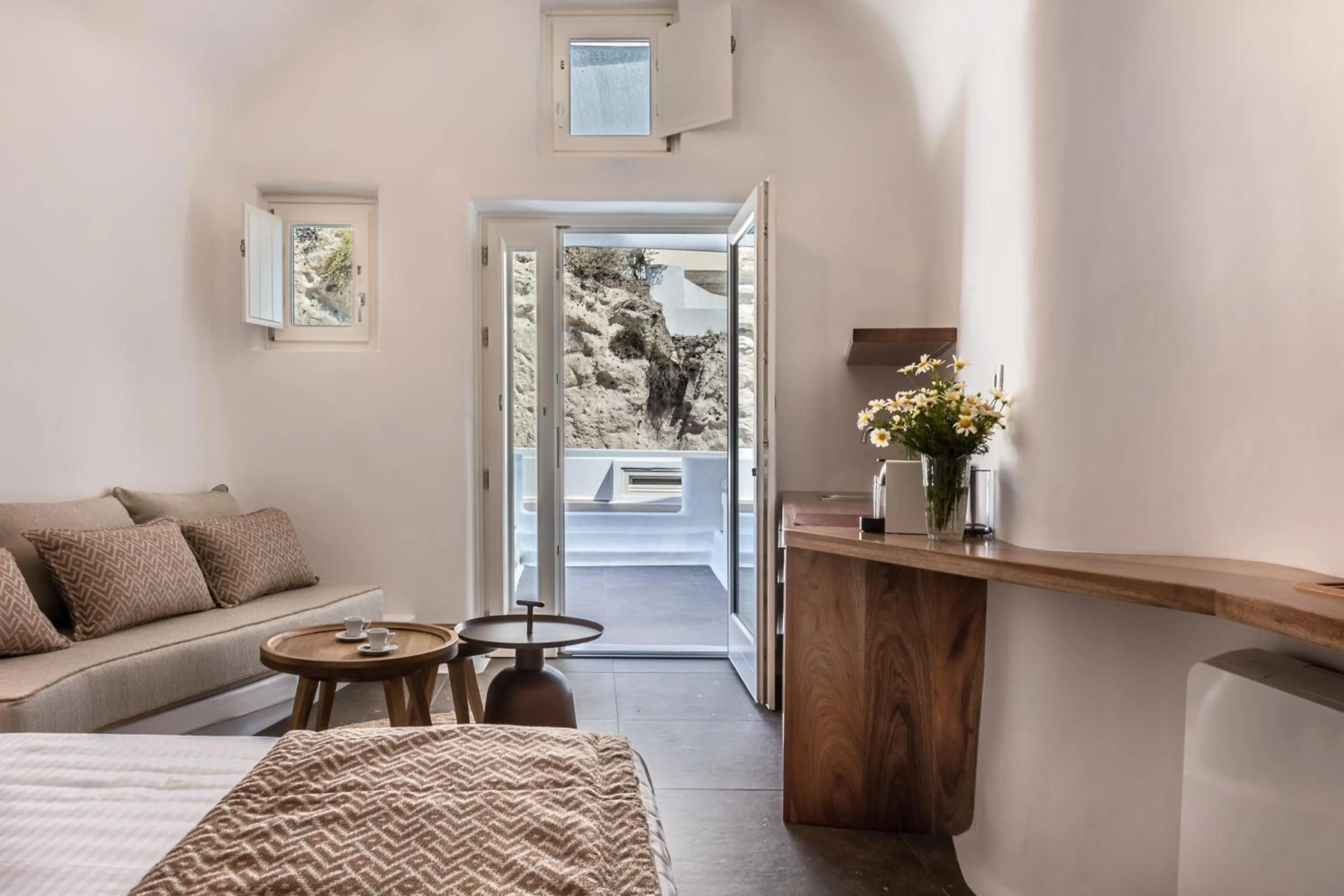 Living room, Bed in Victoria Caves