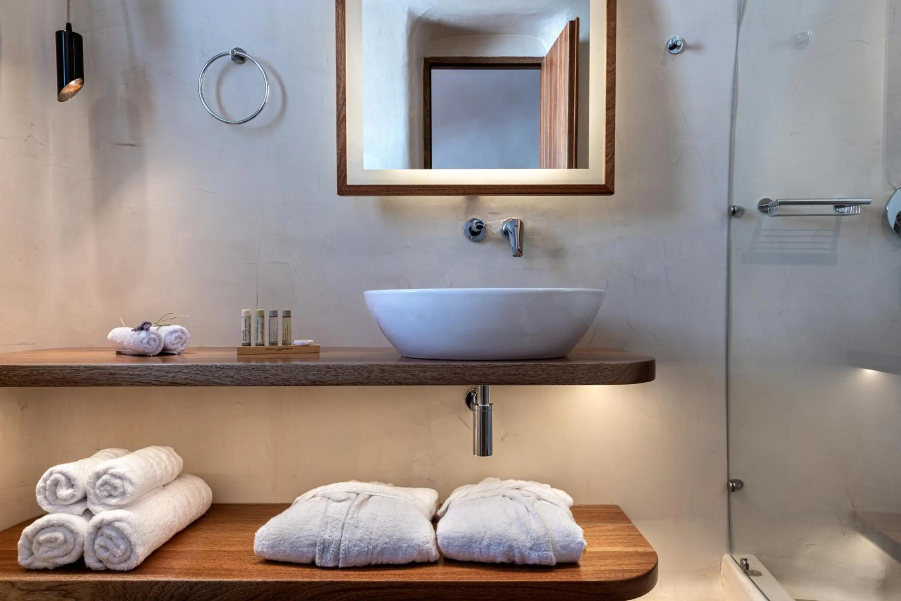 Bathroom in Victoria Caves